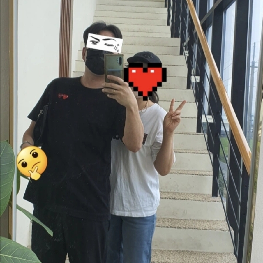 Play Comme des Garcons Double Heart T-Shirt Black 착용 스타일 - 1