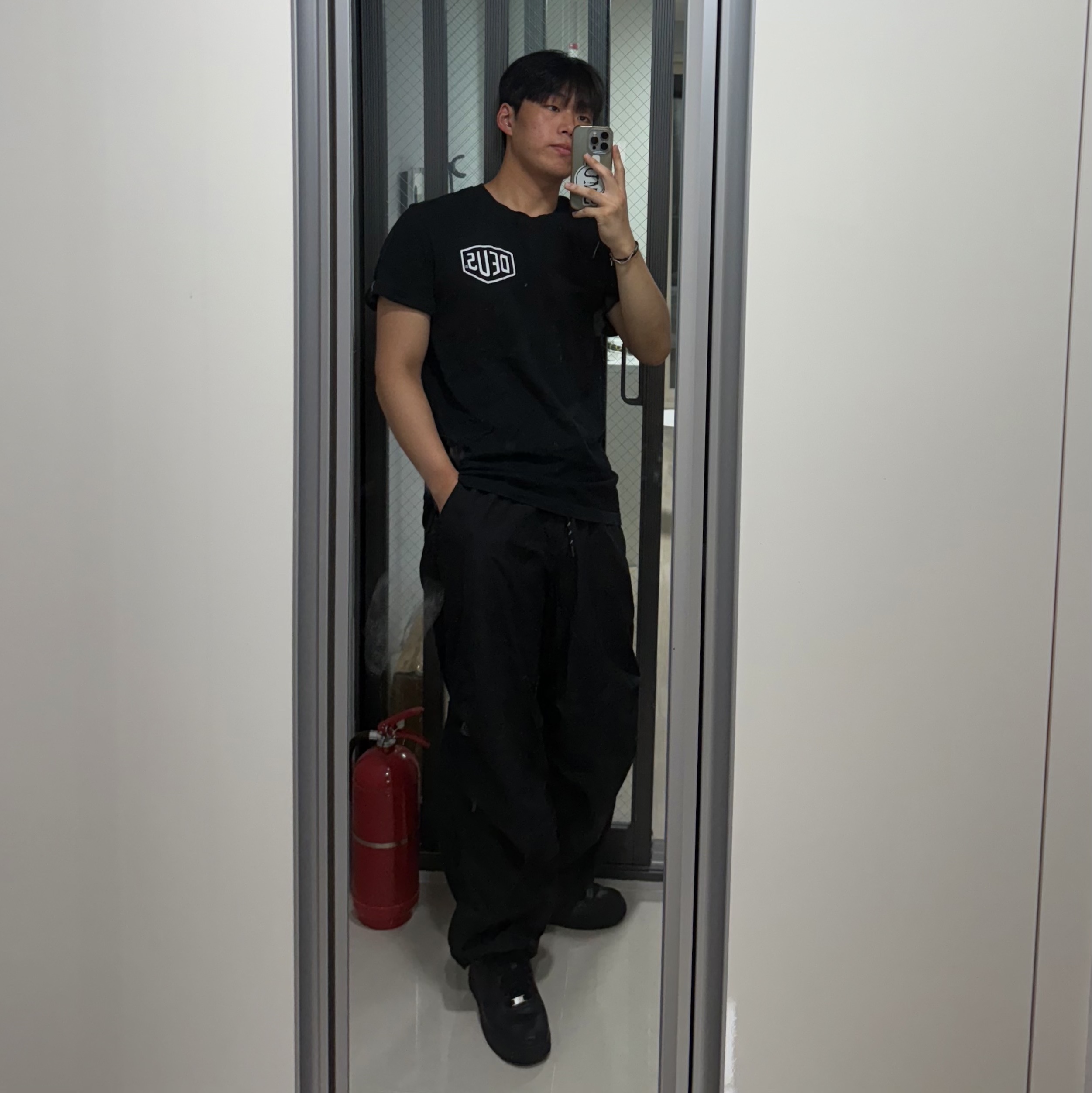 Deus Ex Machina Tokyo Asakusa Address T-Shirt Black, Nike Air Force 1 '07 Low Triple Black 착용 스타일 - 1