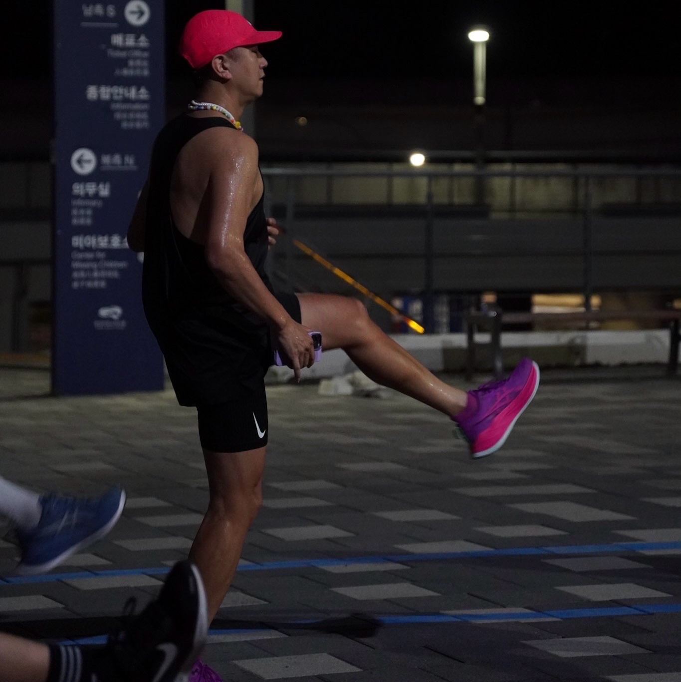 Asics Superblast 2 Bold Magenta Pink Glo, Nike Dri-Fit ADV Aeroswift Running Half Tights Black - Asia 착용 스타일 - 1