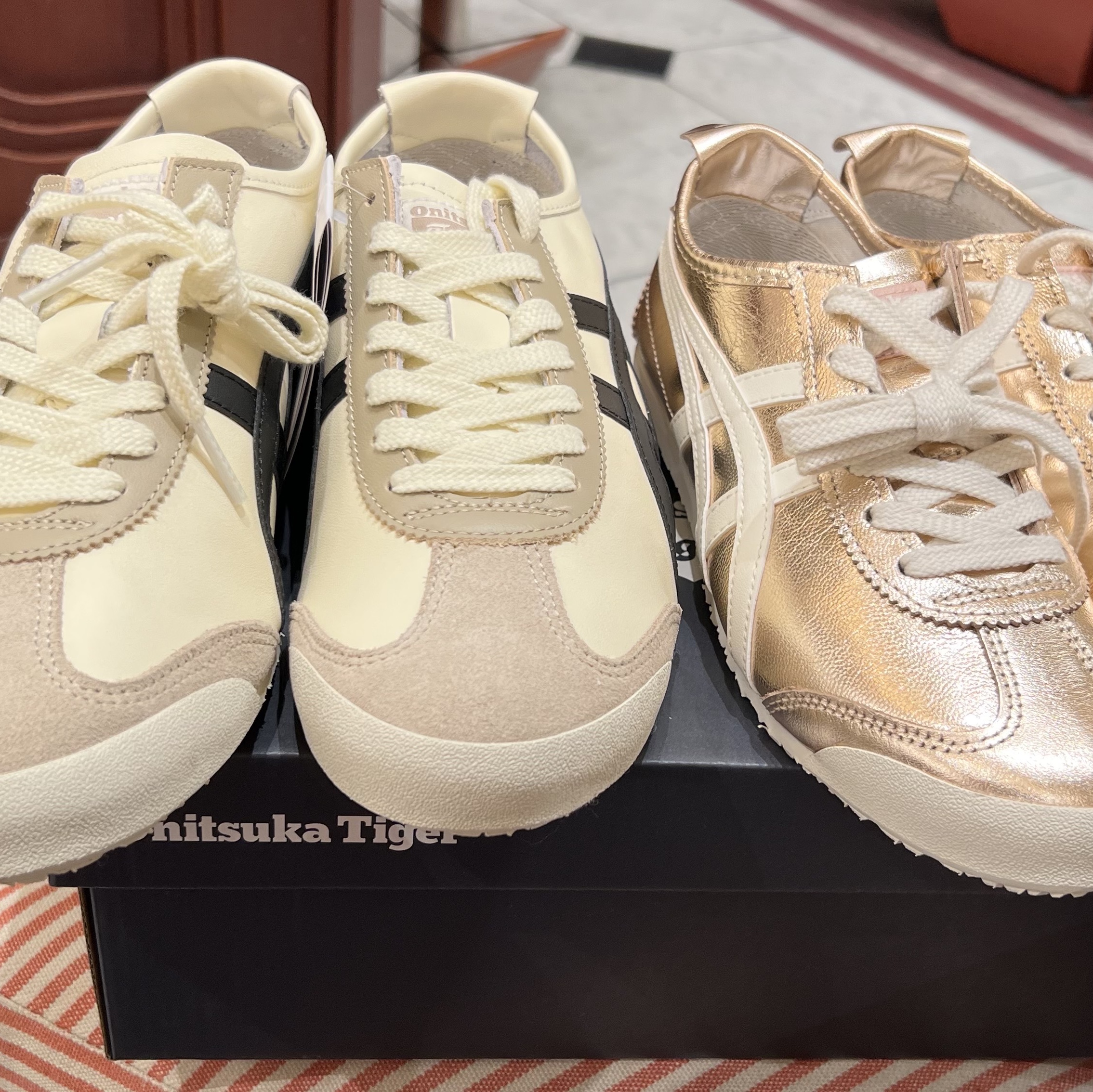 Onitsuka Tiger Mexico 66 Ivory Black, Onitsuka Tiger Mexico 66 Rose Gold Cream 착용 스타일 - 3