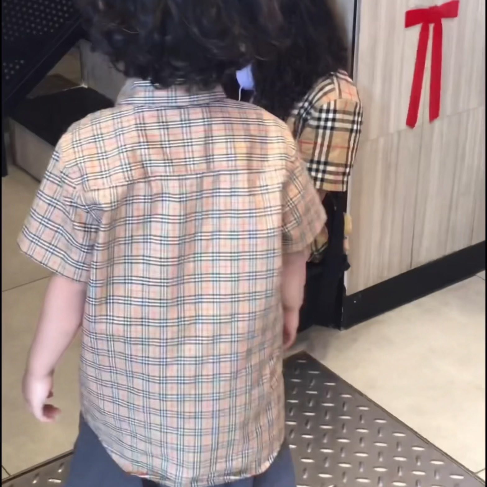 (Kids) Burberry Check Cotton Shirt Beige, (Kids) Burberry Check Cotton Shirt Sand 착용 스타일 - 1