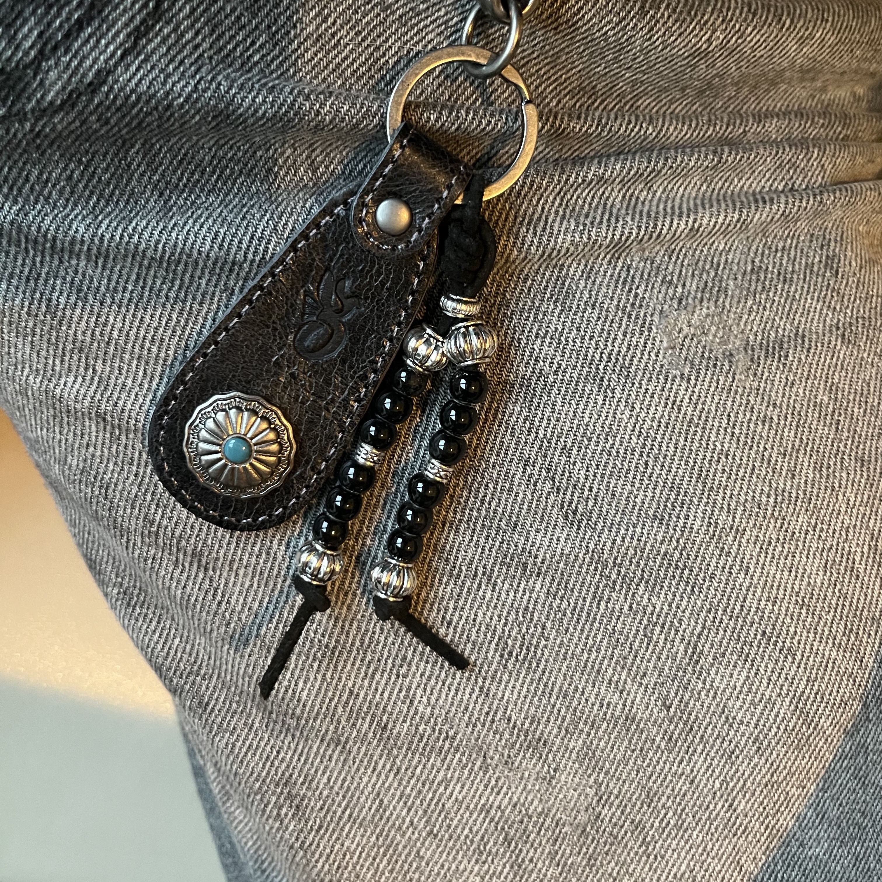 Ogarp Signature Concho Keychain Ver.2 Black 착용 스타일