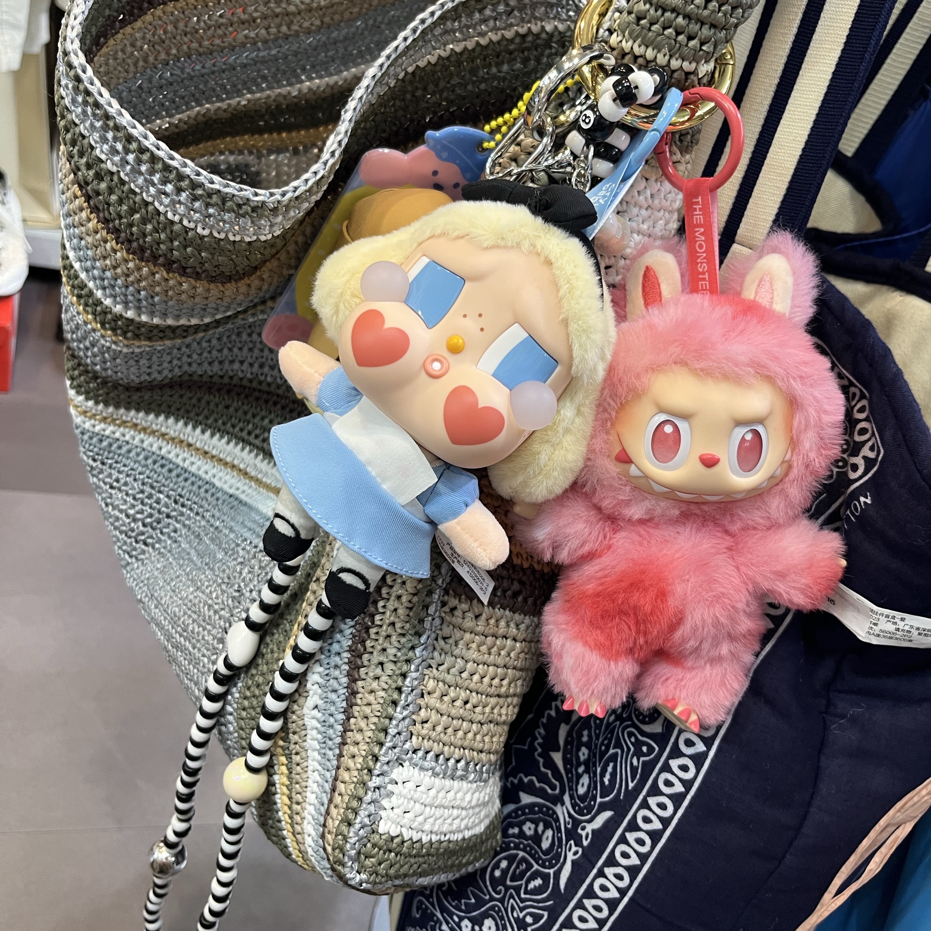 Pop Mart Crybaby Crying Again Series Plush Keyring She's Alice (Opened Case) 착용 스타일