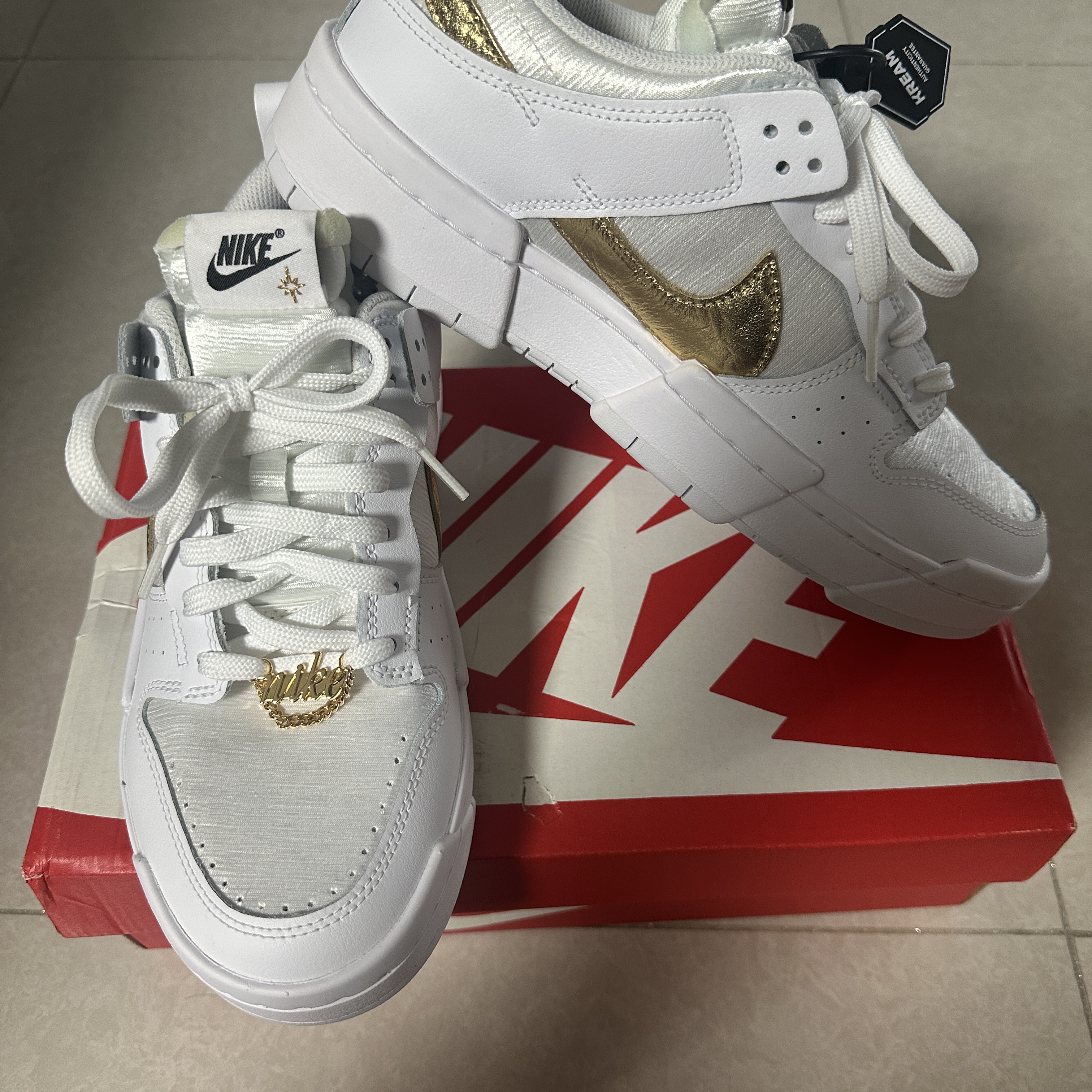 (W) Nike Dunk Low Disrupt White Metallic Gold 착용 스타일