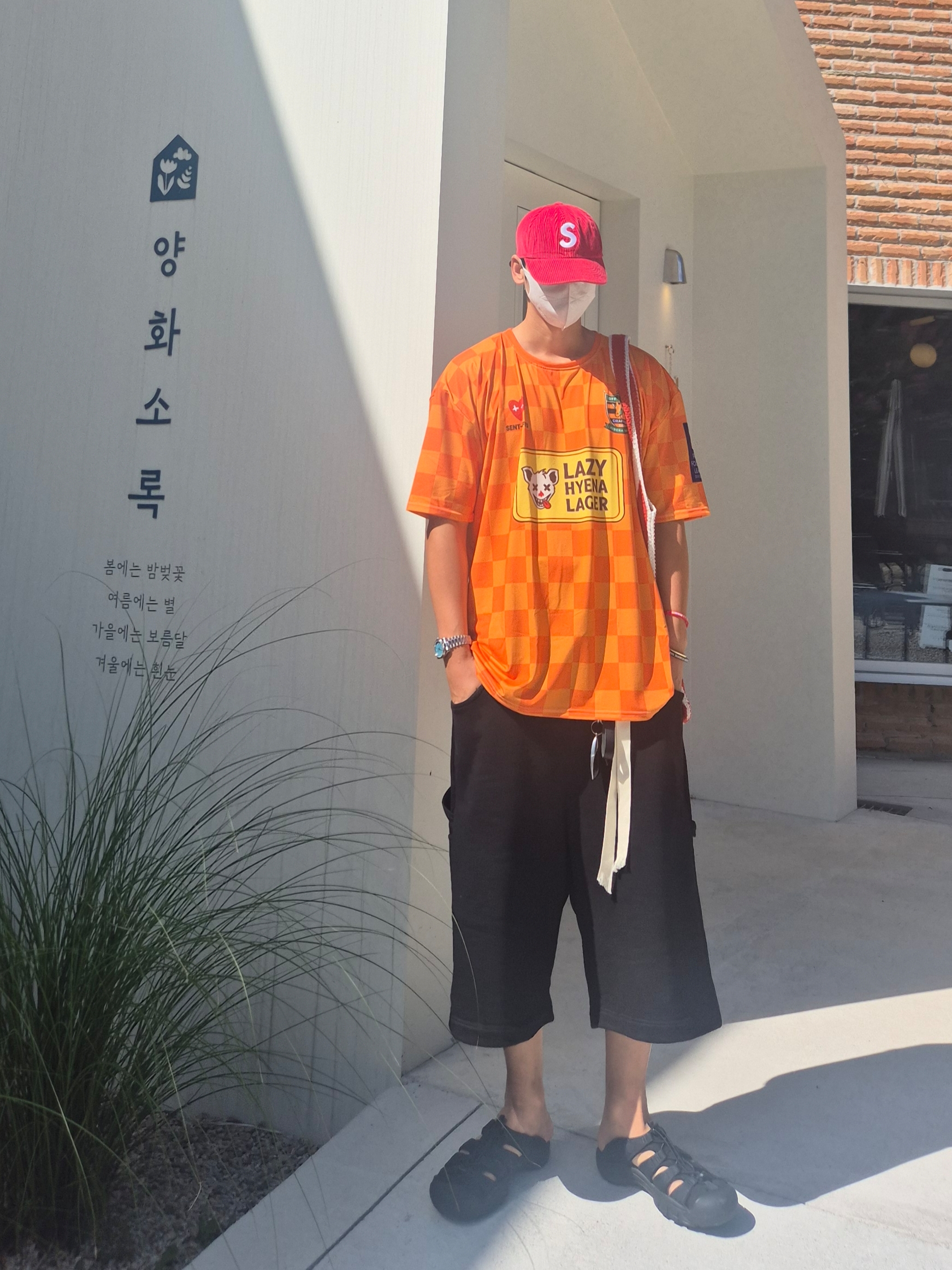 Supreme Corduroy S Logo 6-Panel Bright Red - 24FW, MJD Wide Carpenter Bermuda Shorts Black 착용 스타일 - 2