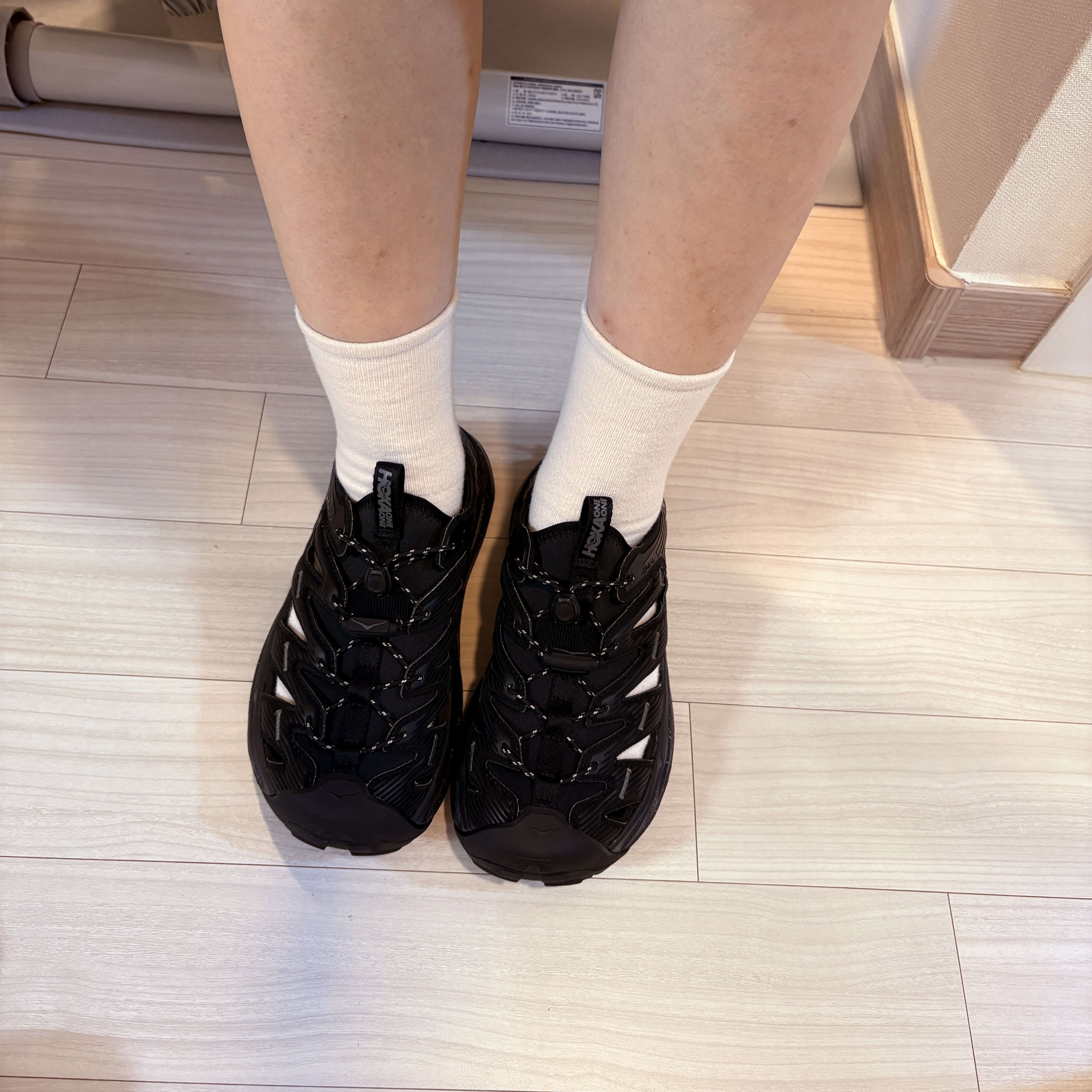 Hoka Hopara Black Castle Rock 착용 스타일