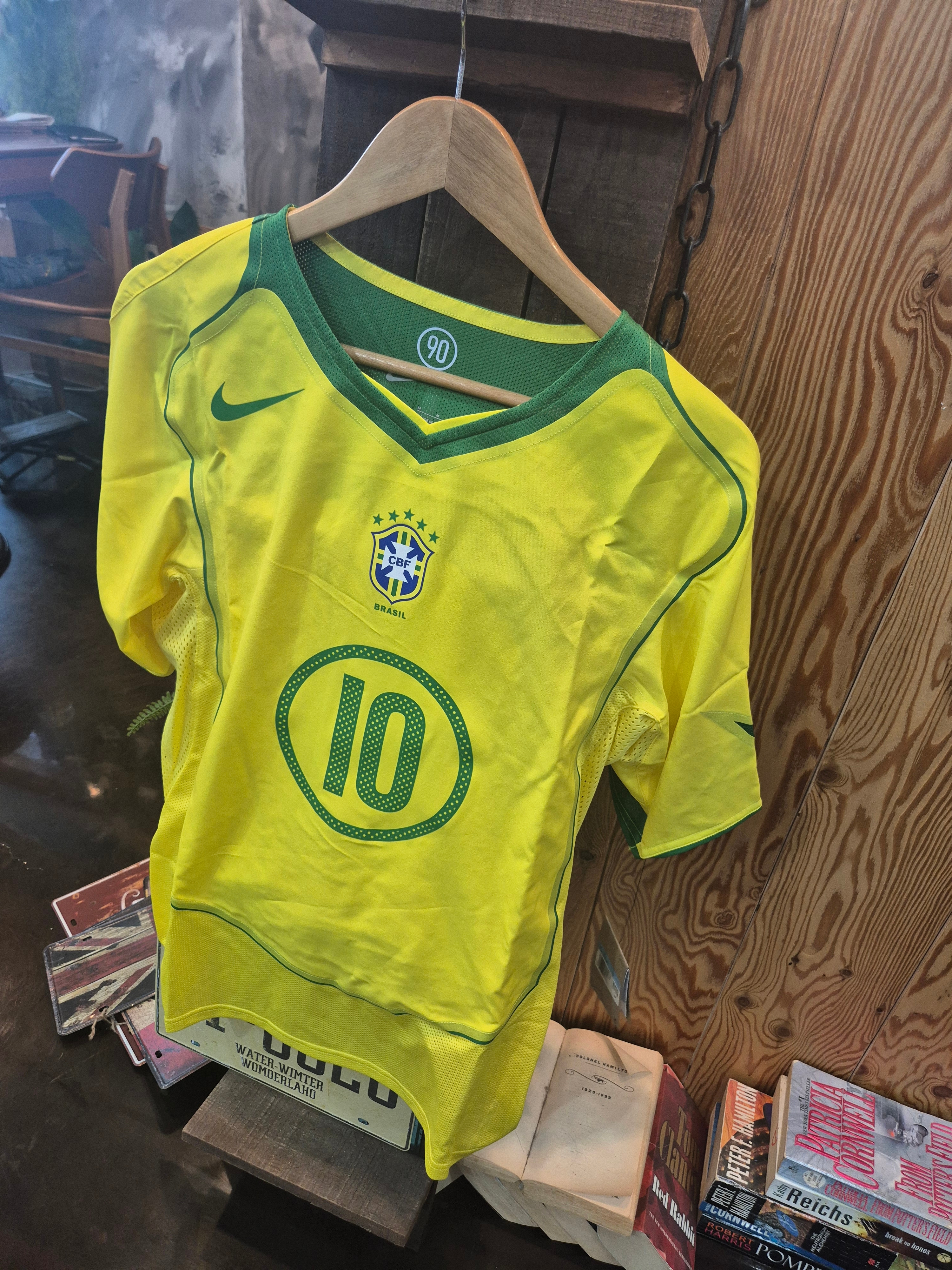 Nike Ronaldinho Brazil 2004 Total 90 Reissue Soccer Replica Jersey (Marking Ver.) 착용 스타일 - 2
