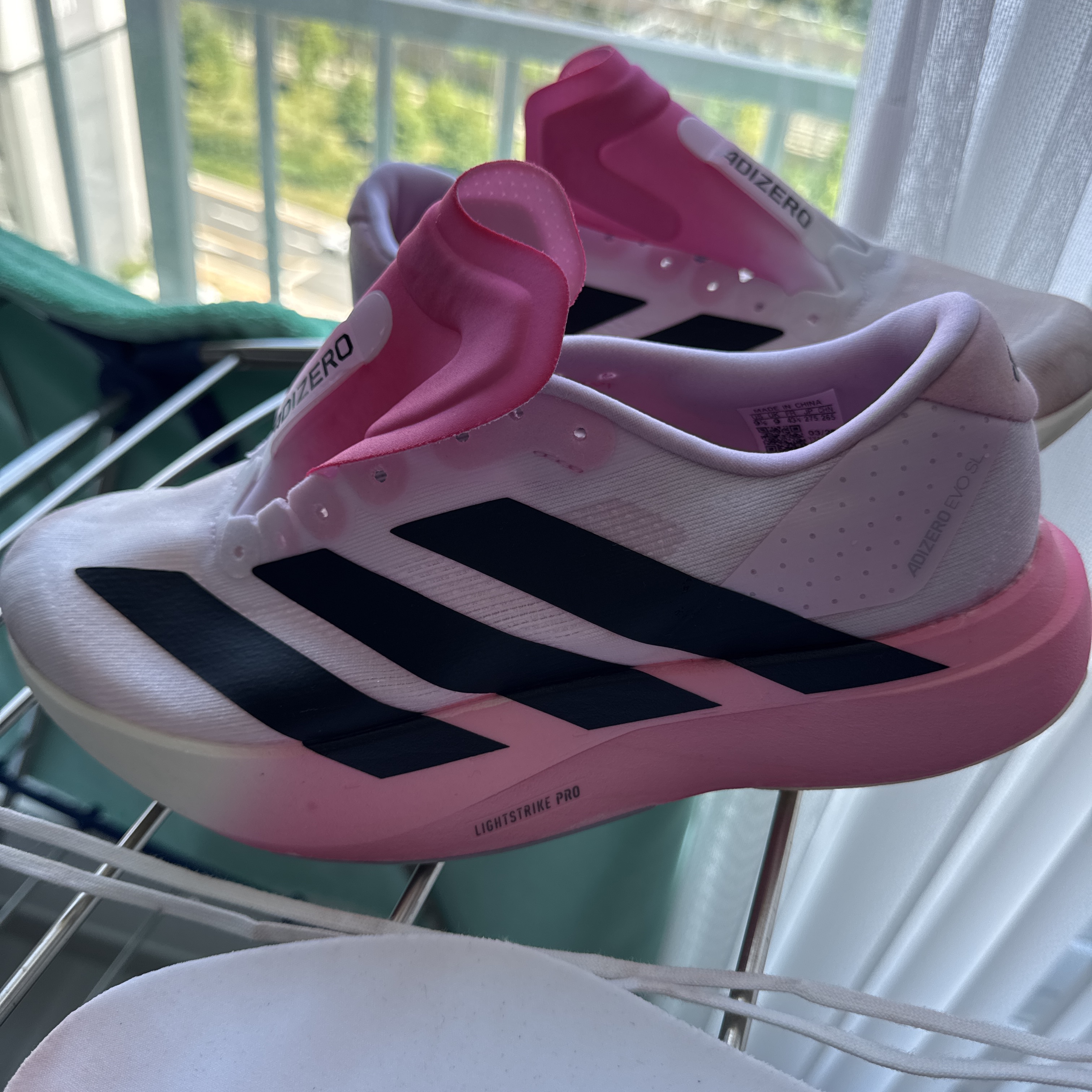 Adidas Adizero EVO SL Cloud White Core Black 착용 스타일 - 3