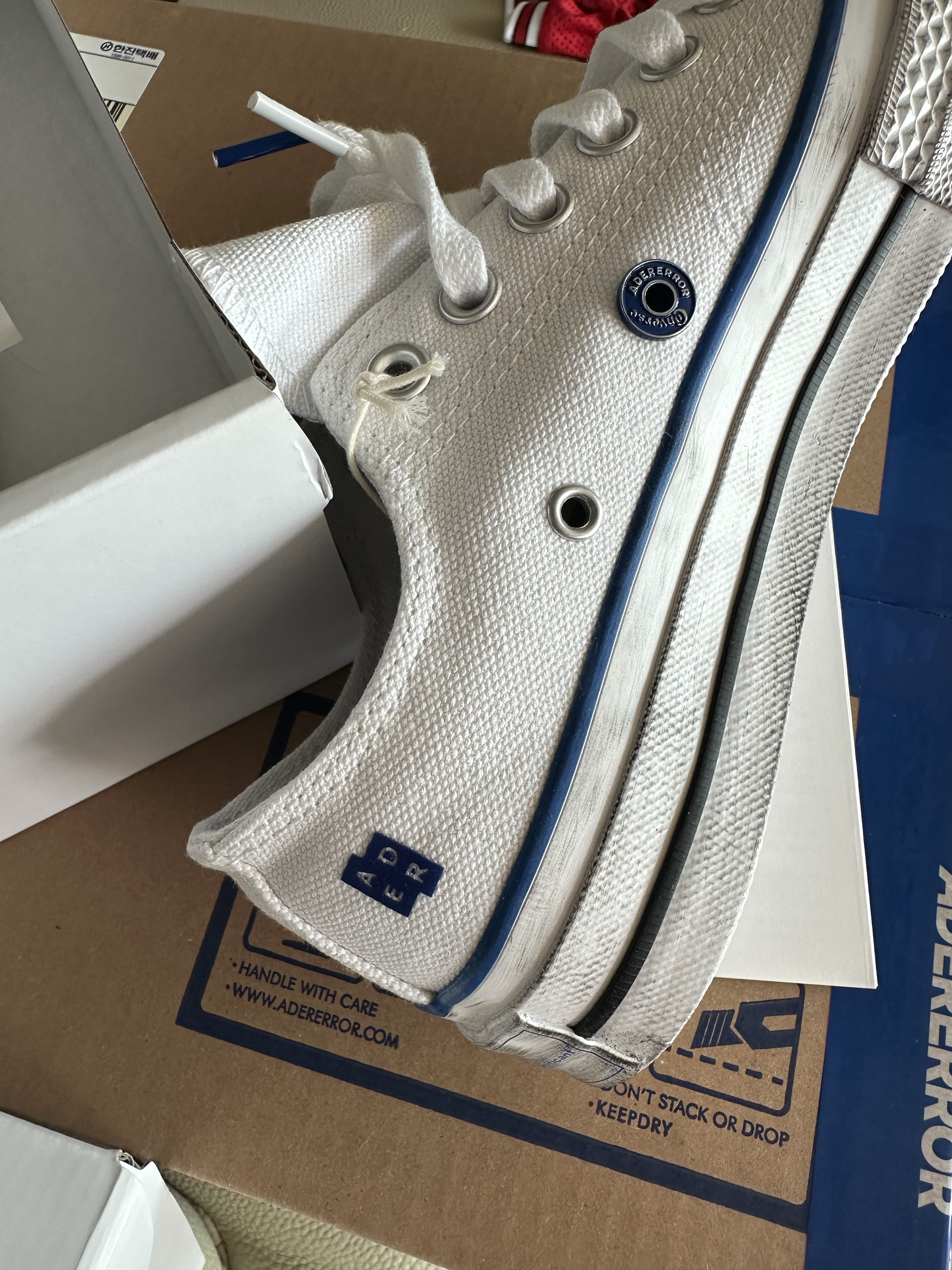 Converse x Ader Error Sig; Chuck 70 Low White Blue 착용 스타일 - 1