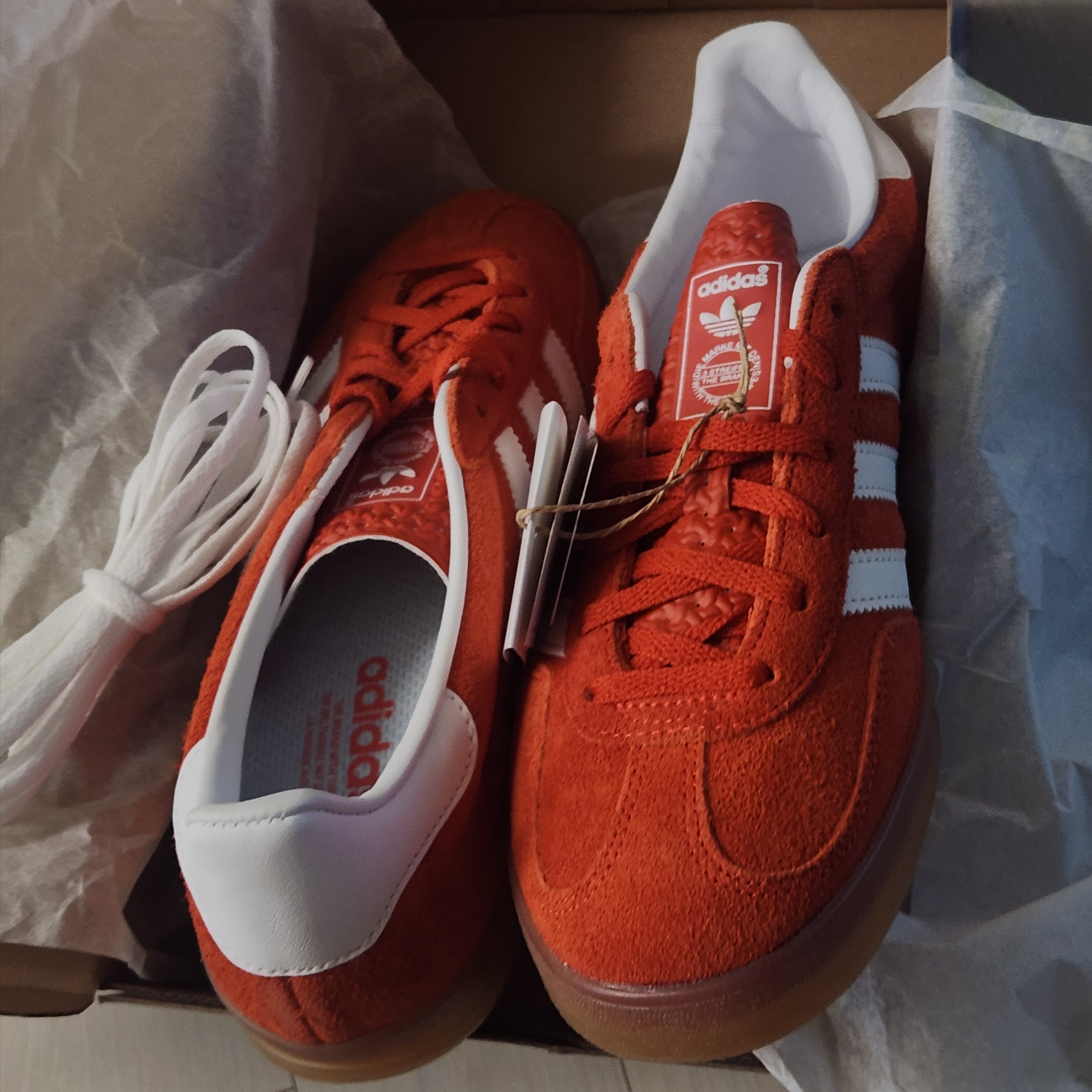 (W) Adidas Gazelle Indoor Bold Orange Cloud White 착용 스타일