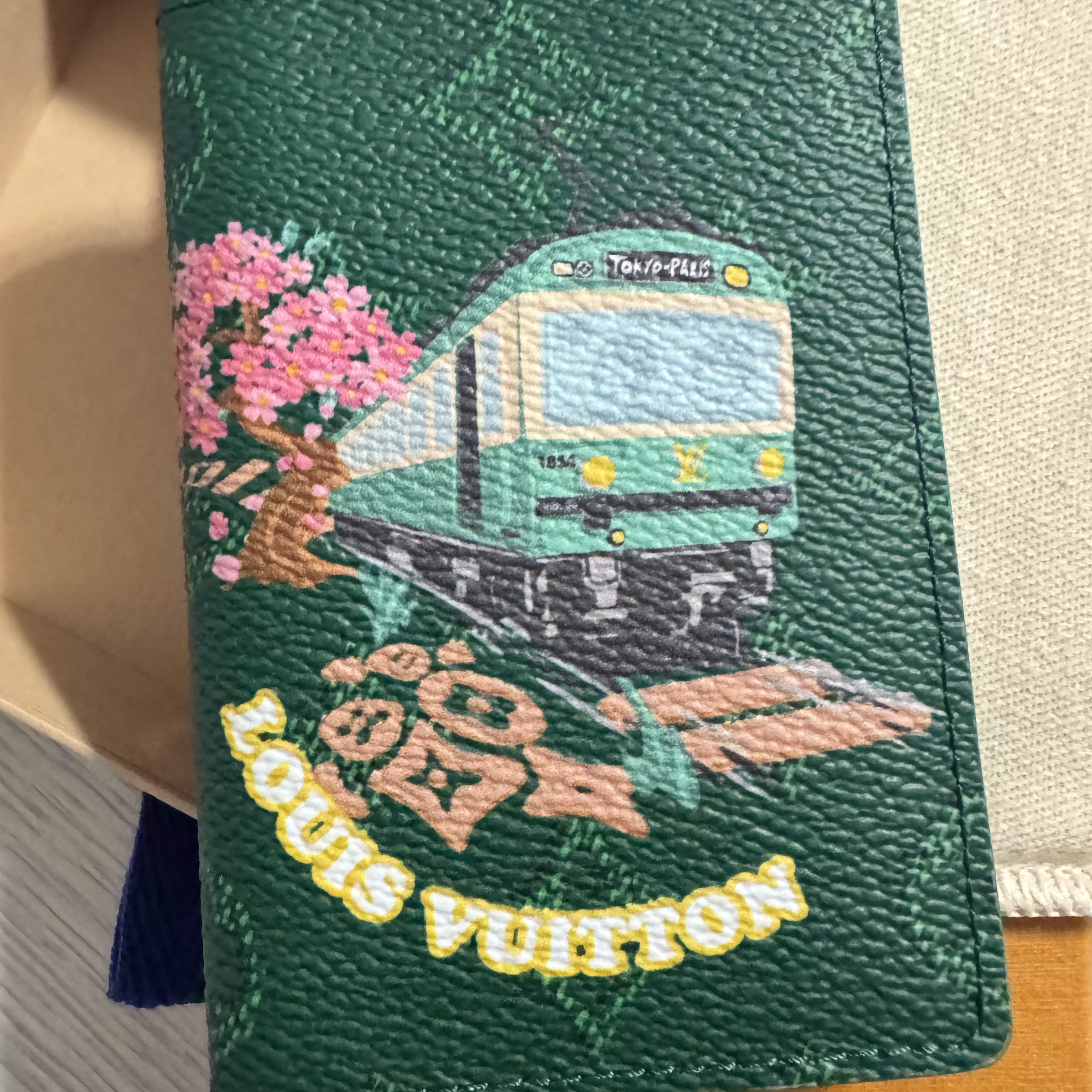Louis Vuitton Pocket Organizer Green 착용 스타일