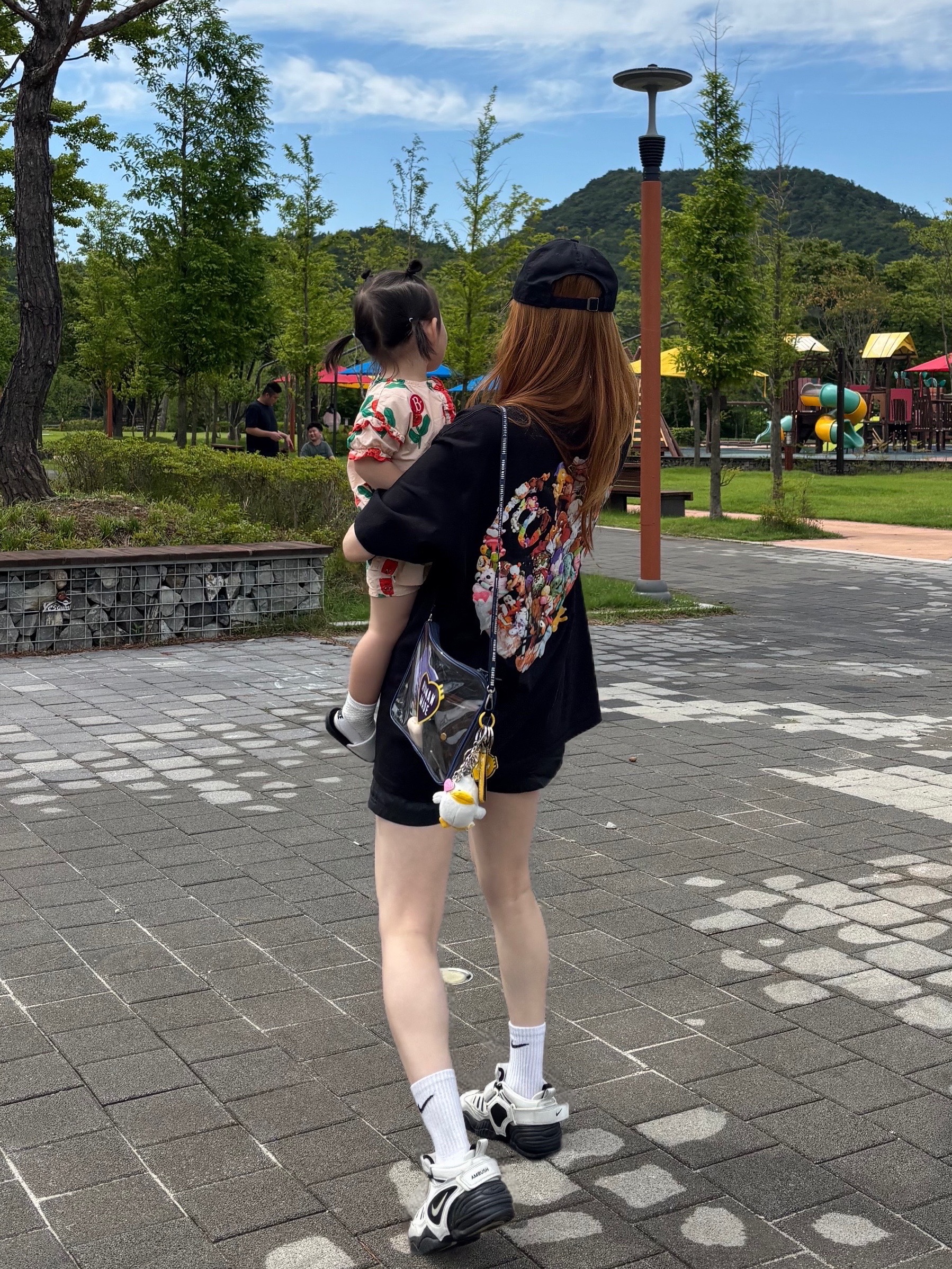 Stussy Plush T-Shirt Black, Human Made PVC Pouch Large Navy 착용 스타일 - 2