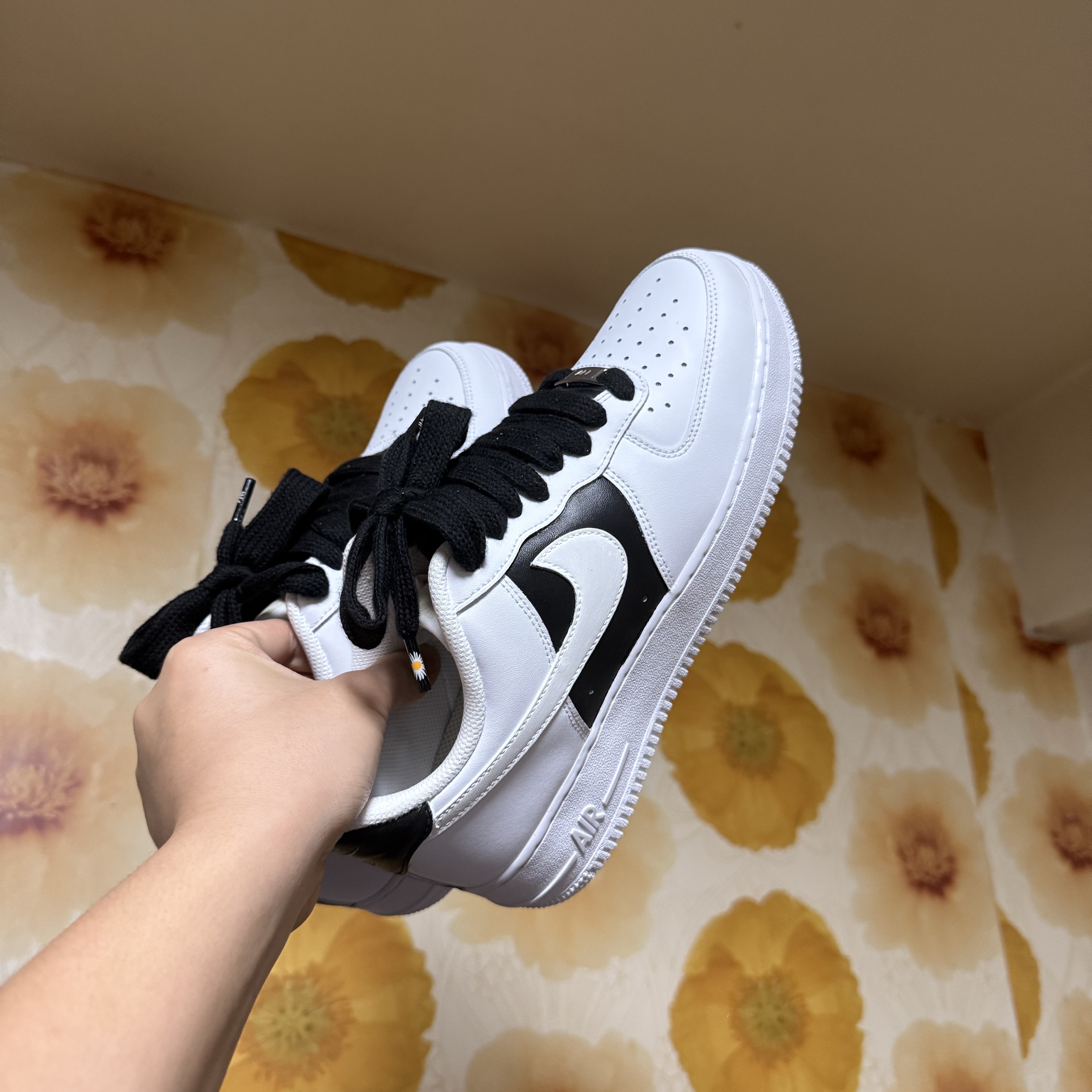 Nike Air Force 1 '07 White Light Khaki 착용 스타일