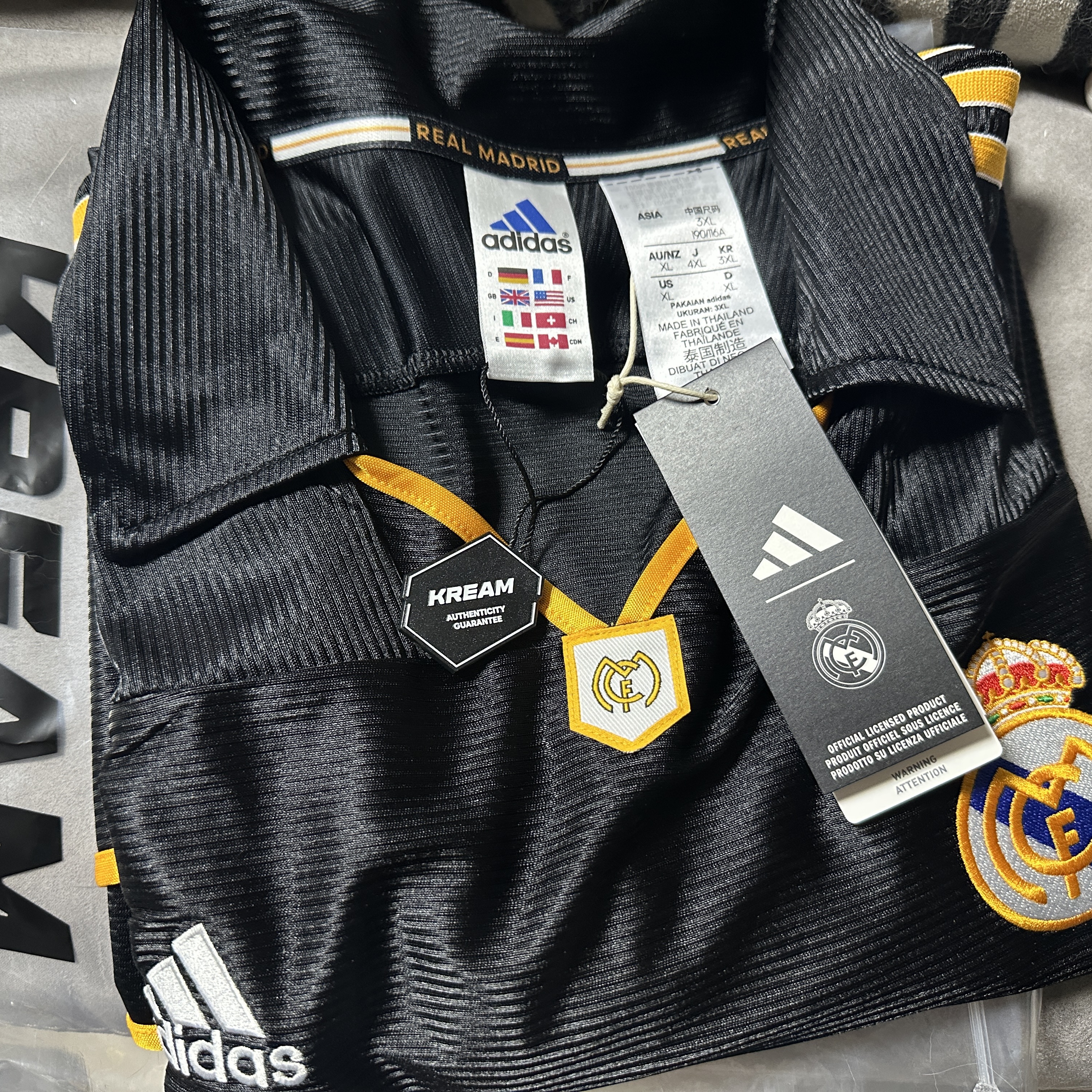 Adidas Real Madrid 99/00 Away Jersey Black - KR Sizing (Non Marking Ver.) 착용 스타일