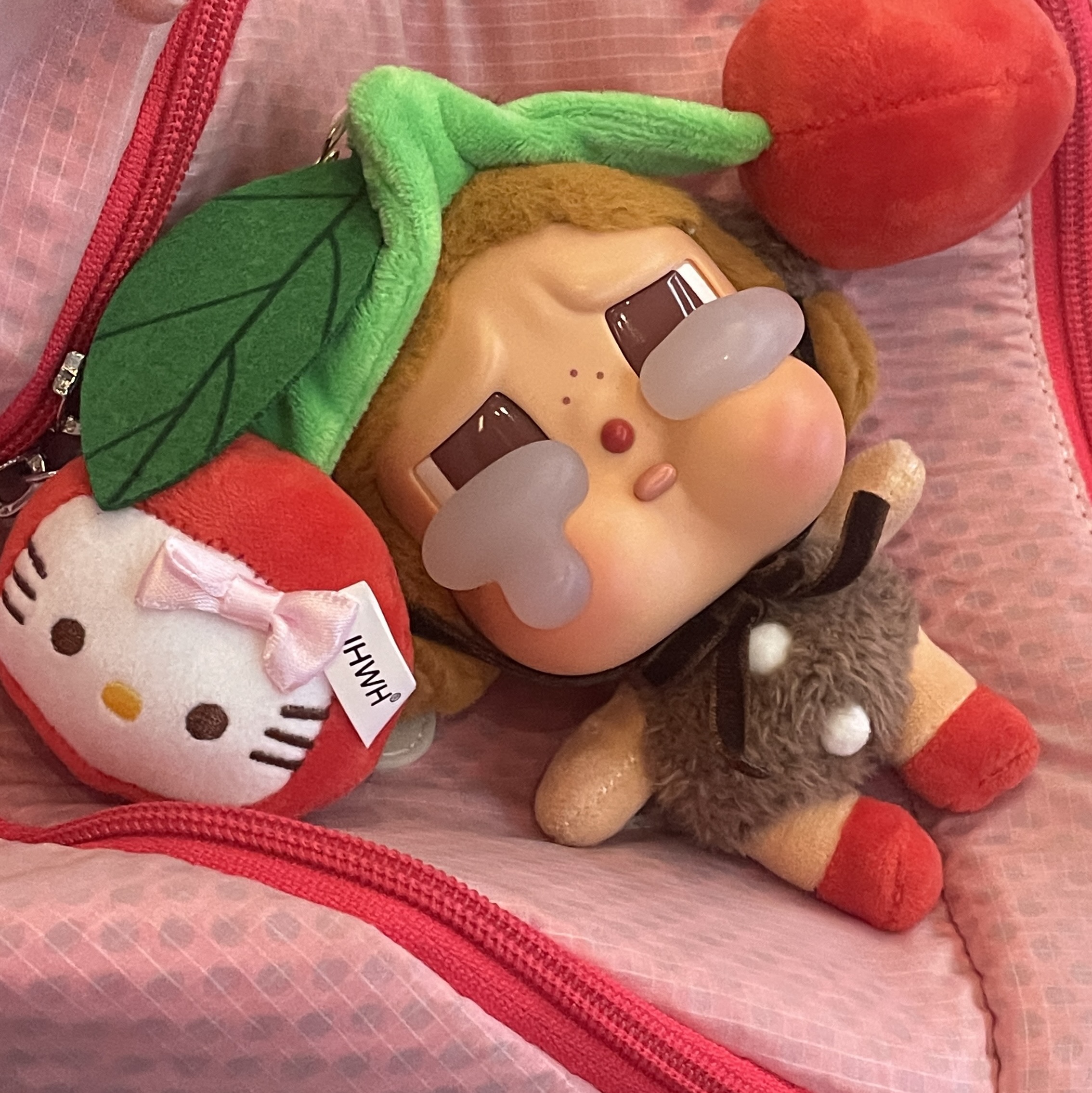 Pop Mart Crybaby Crying Again Series Plush Keyring Love Makes Us Cry (Opened Case) 착용 스타일