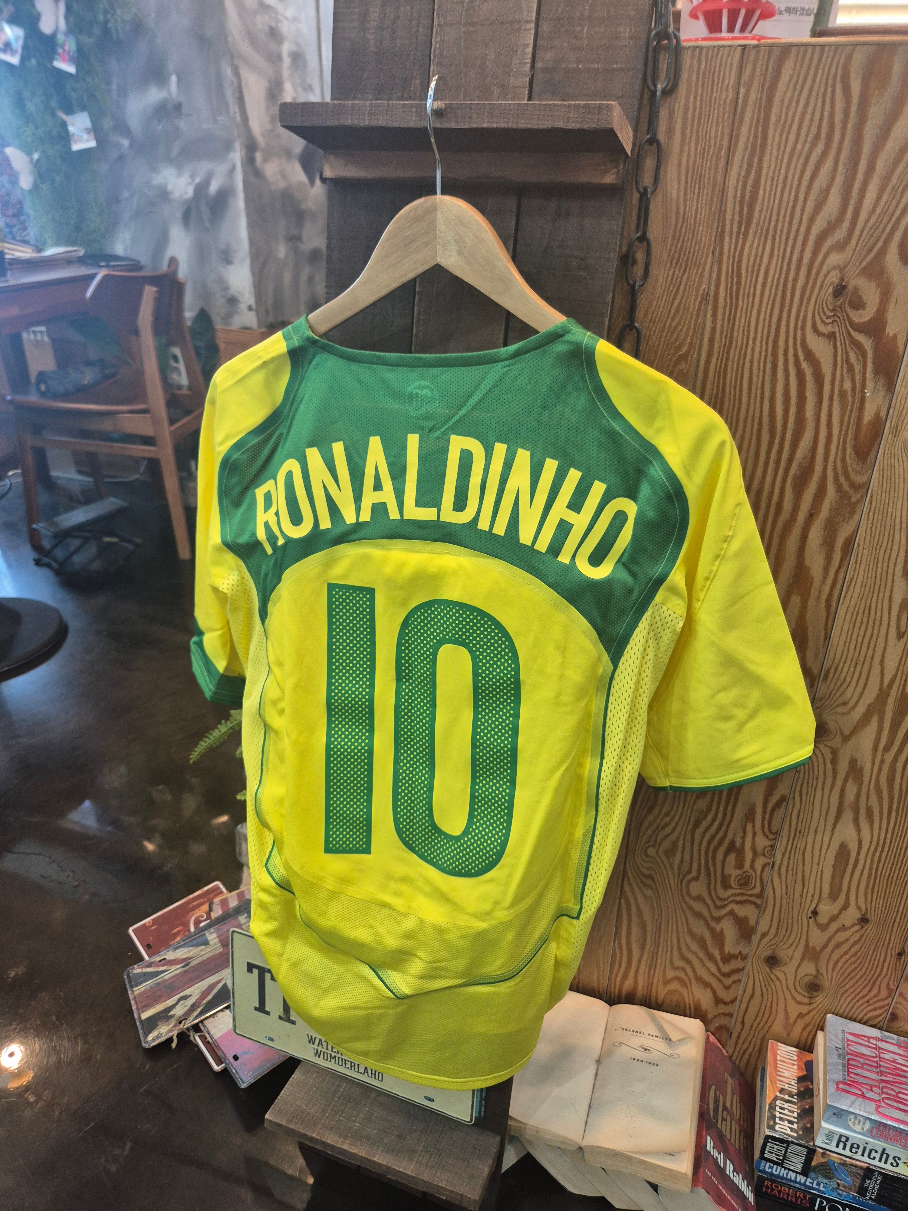 Nike Ronaldinho Brazil 2004 Total 90 Reissue Soccer Replica Jersey (Marking Ver.) 착용 스타일 - 1