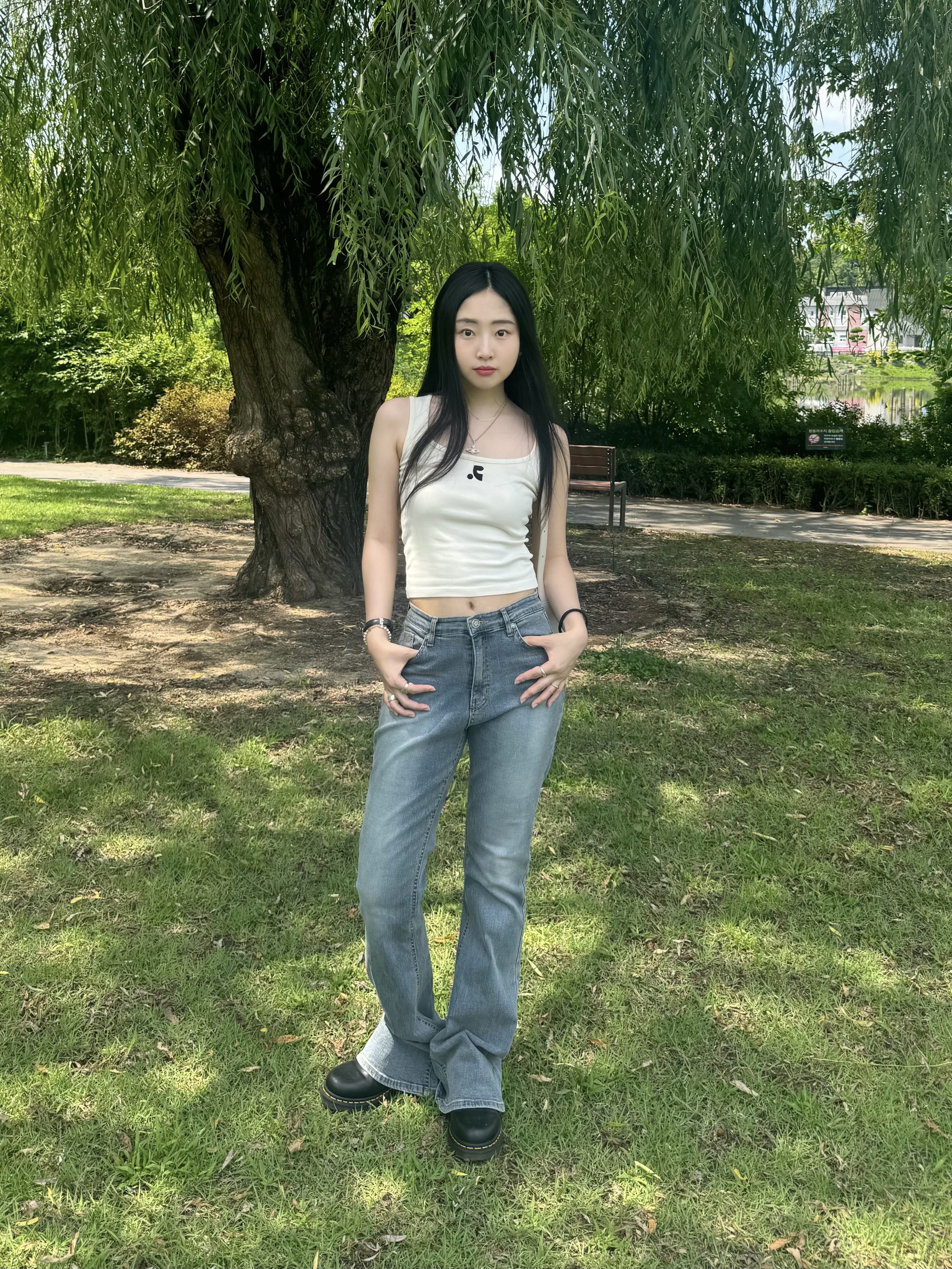 Dr. Martens 1461 Smooth Black, Apple AirPods Max Lightning Silver (Korean Ver.) 착용 스타일 - 4