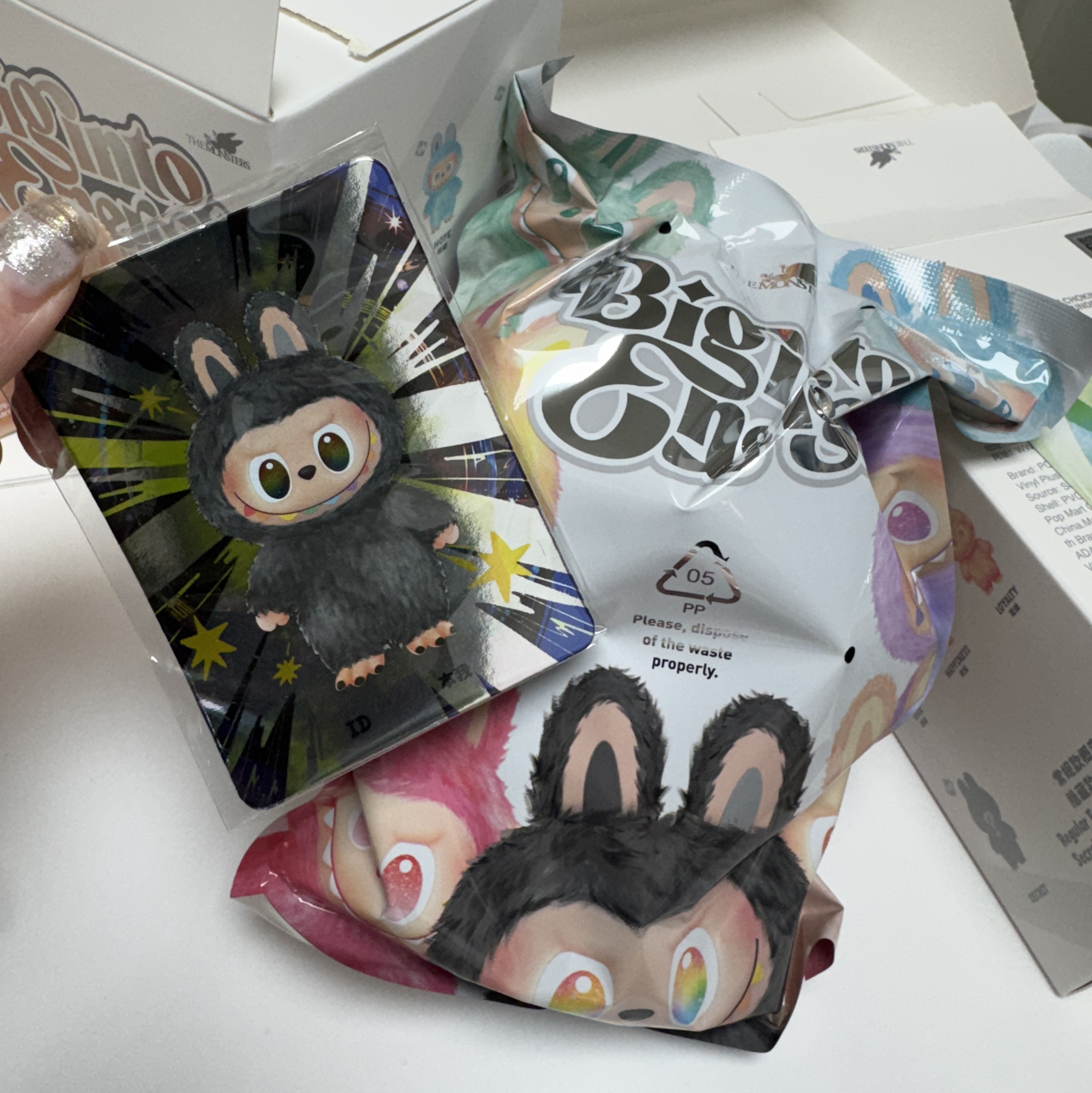 Pop Mart Labubu The Monsters Highlight Series Sealed Case (6 Blind Boxes) 착용 스타일 - 2