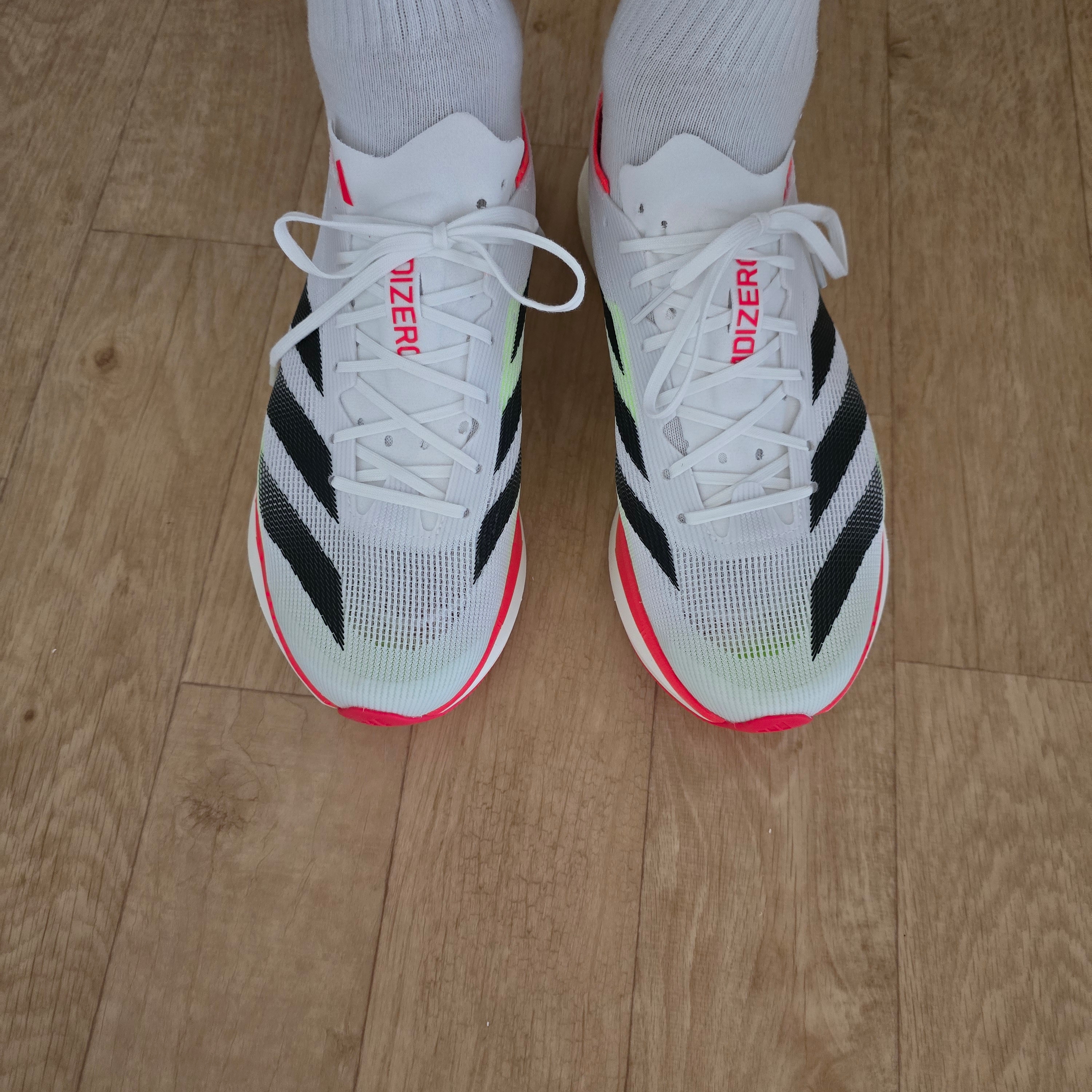 Adidas Adizero Takumi Sen 10 Cloud White Core Black 착용 스타일 - 2