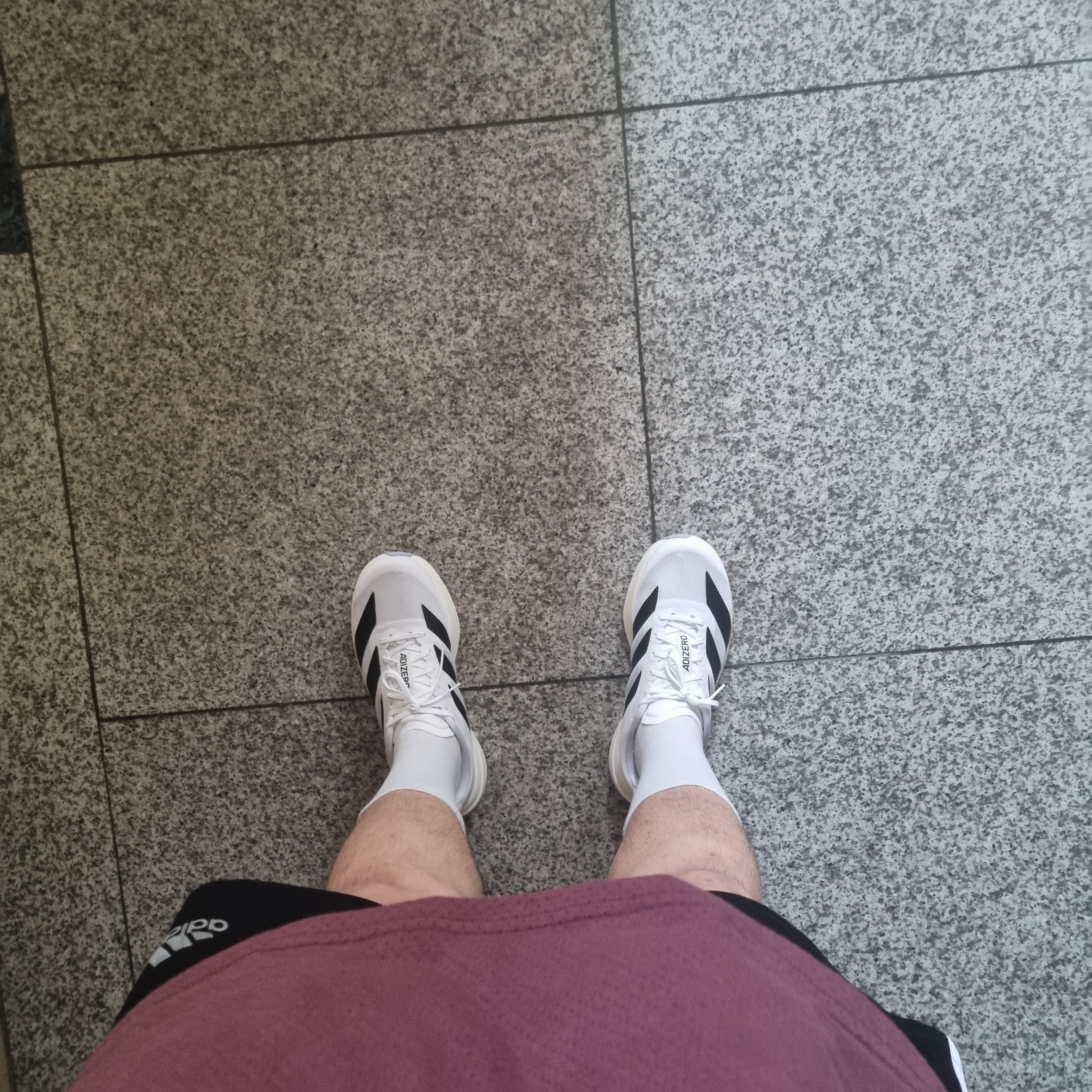 Adidas Adizero EVO SL Cloud White Core Black 착용 스타일