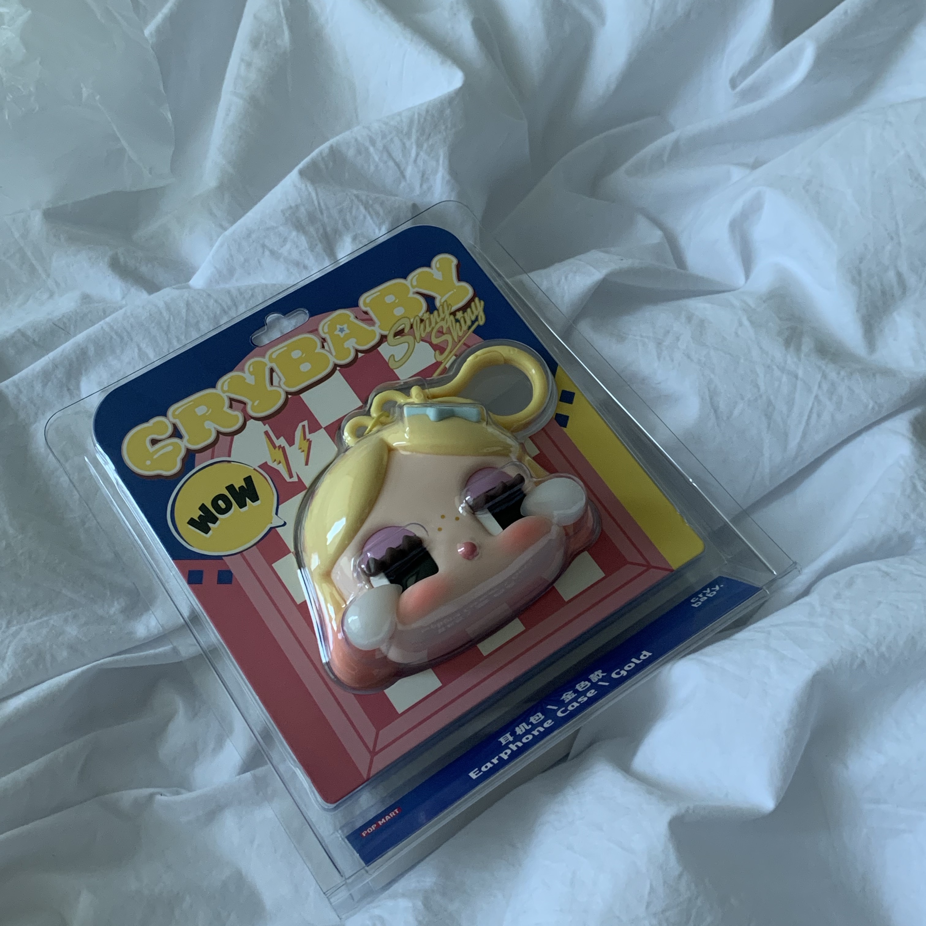 Pop Mart Crybaby Shiny Shiny Series Earphone Case Gold 착용 스타일 - 1