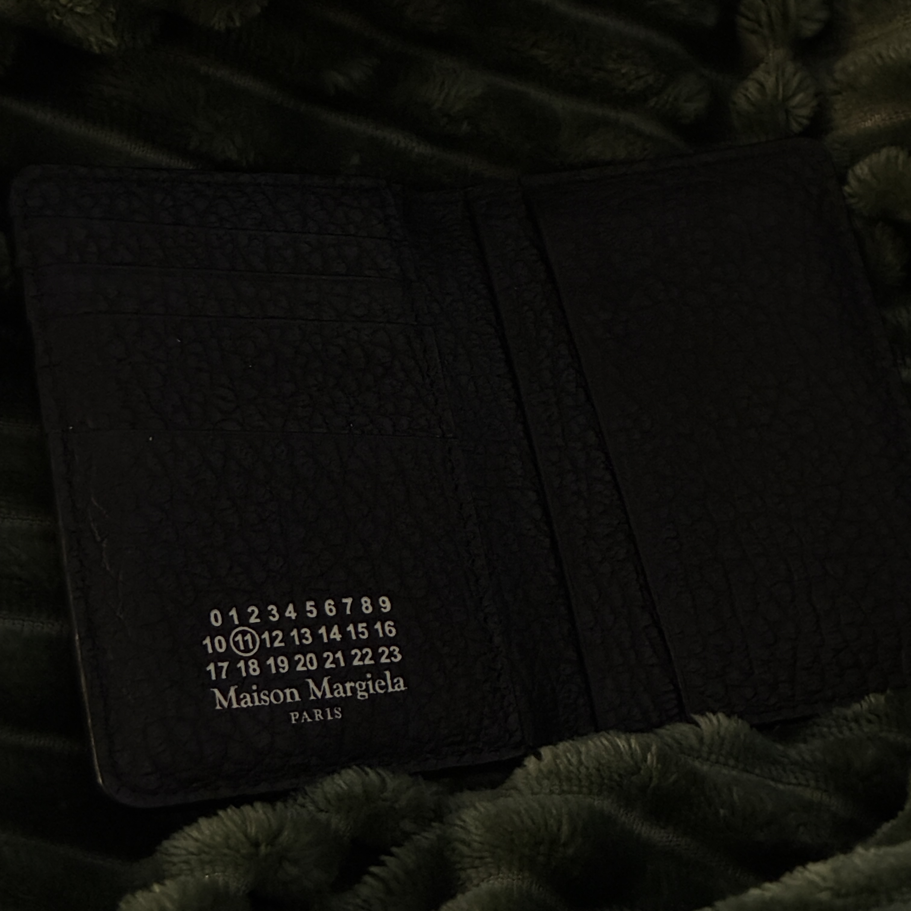 Maison Margiela Bovine Leather Card Holder Black 착용 스타일 - 2