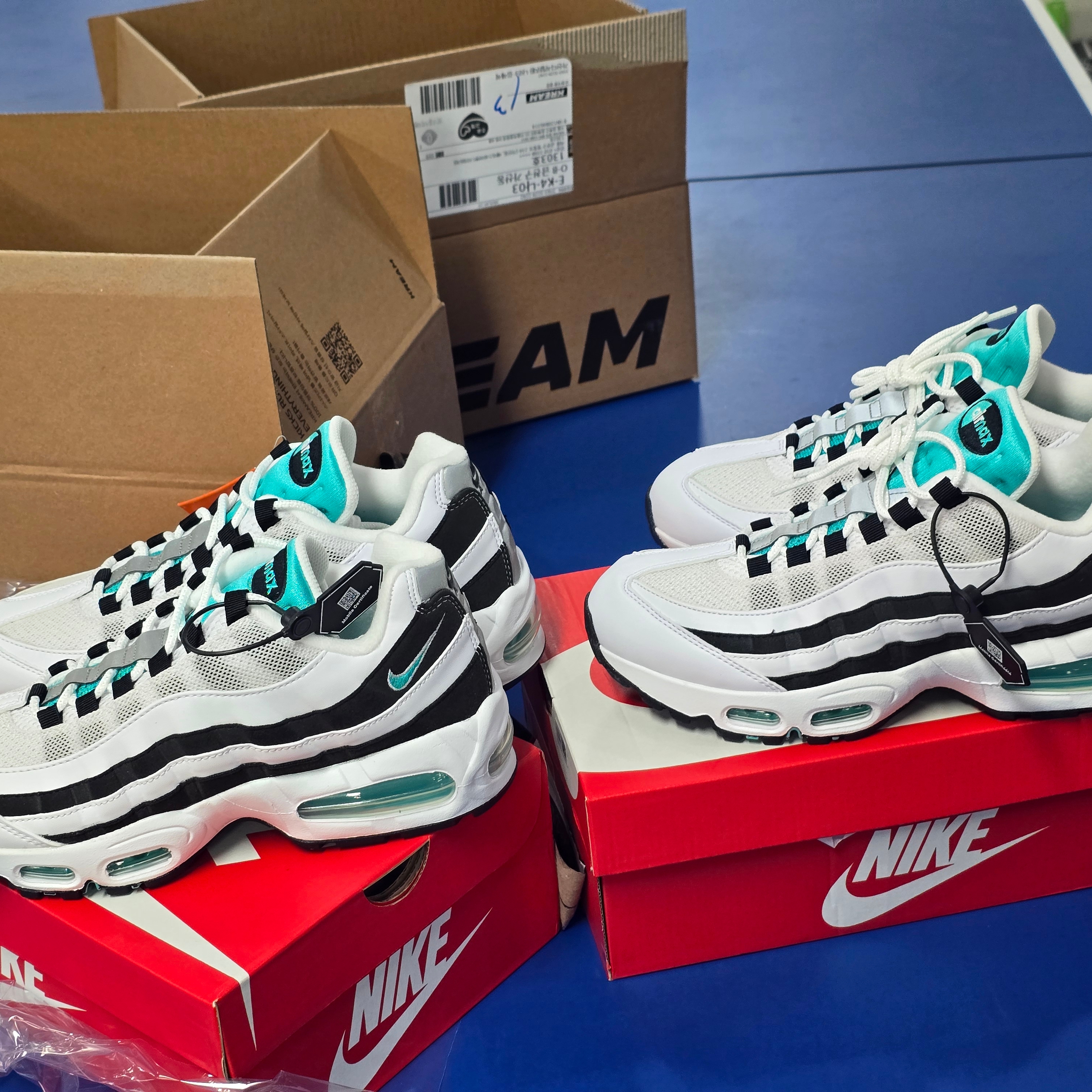 Nike Air Max 95 OG White and Black 착용 스타일