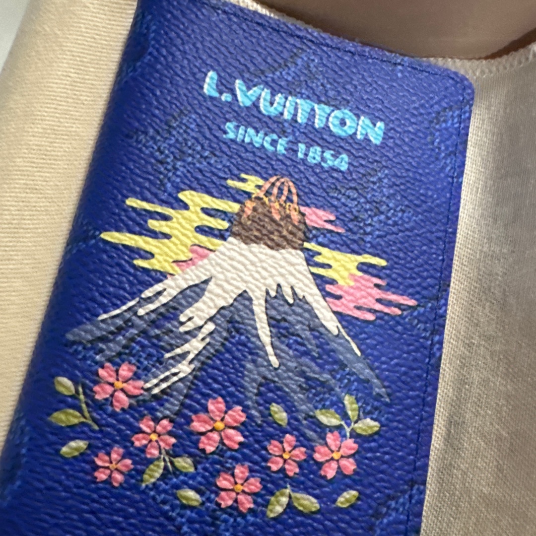 Louis Vuitton Pocket Organizer Blue 착용 스타일