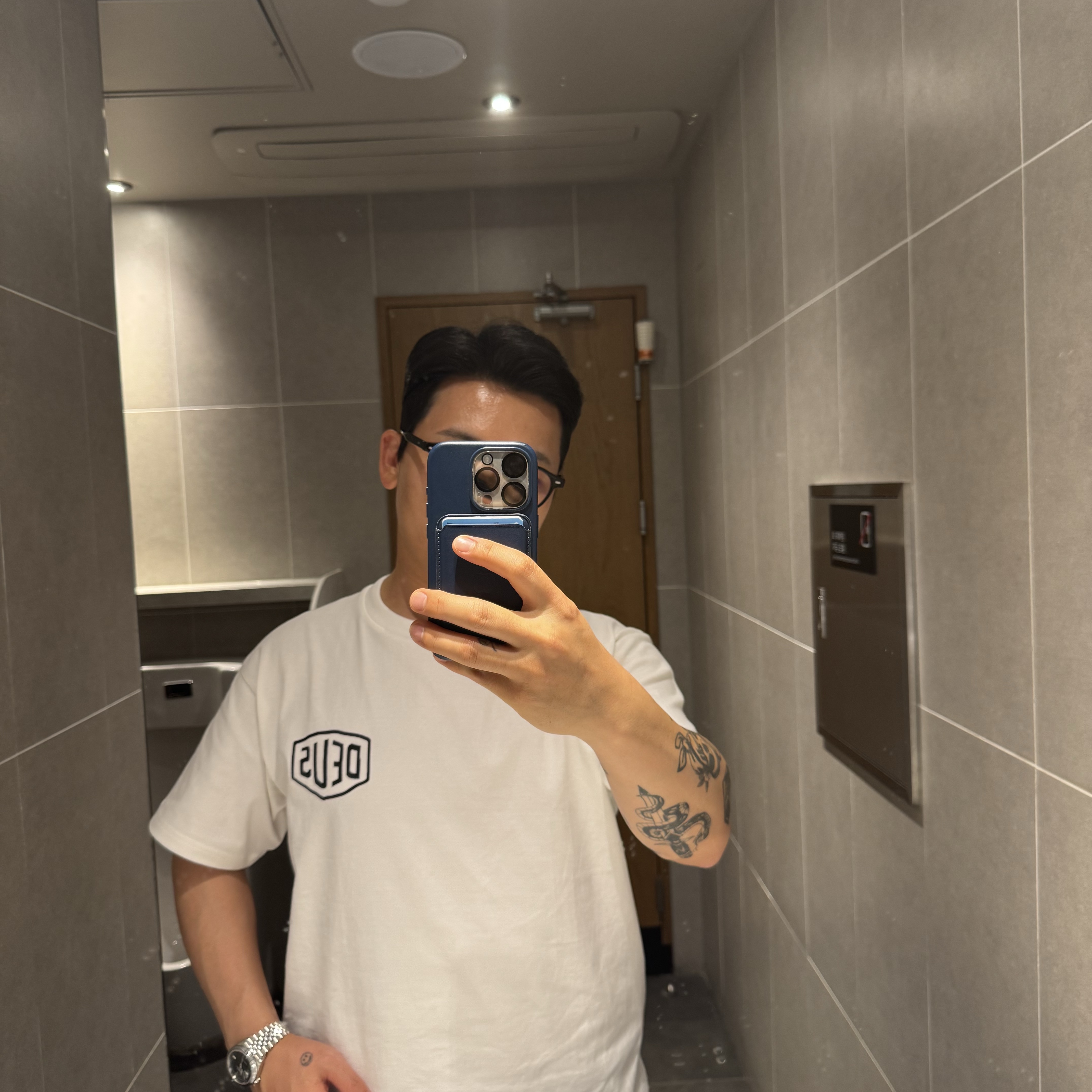 Deus Ex Machina Seoul College Address T-Shirt White 착용 스타일