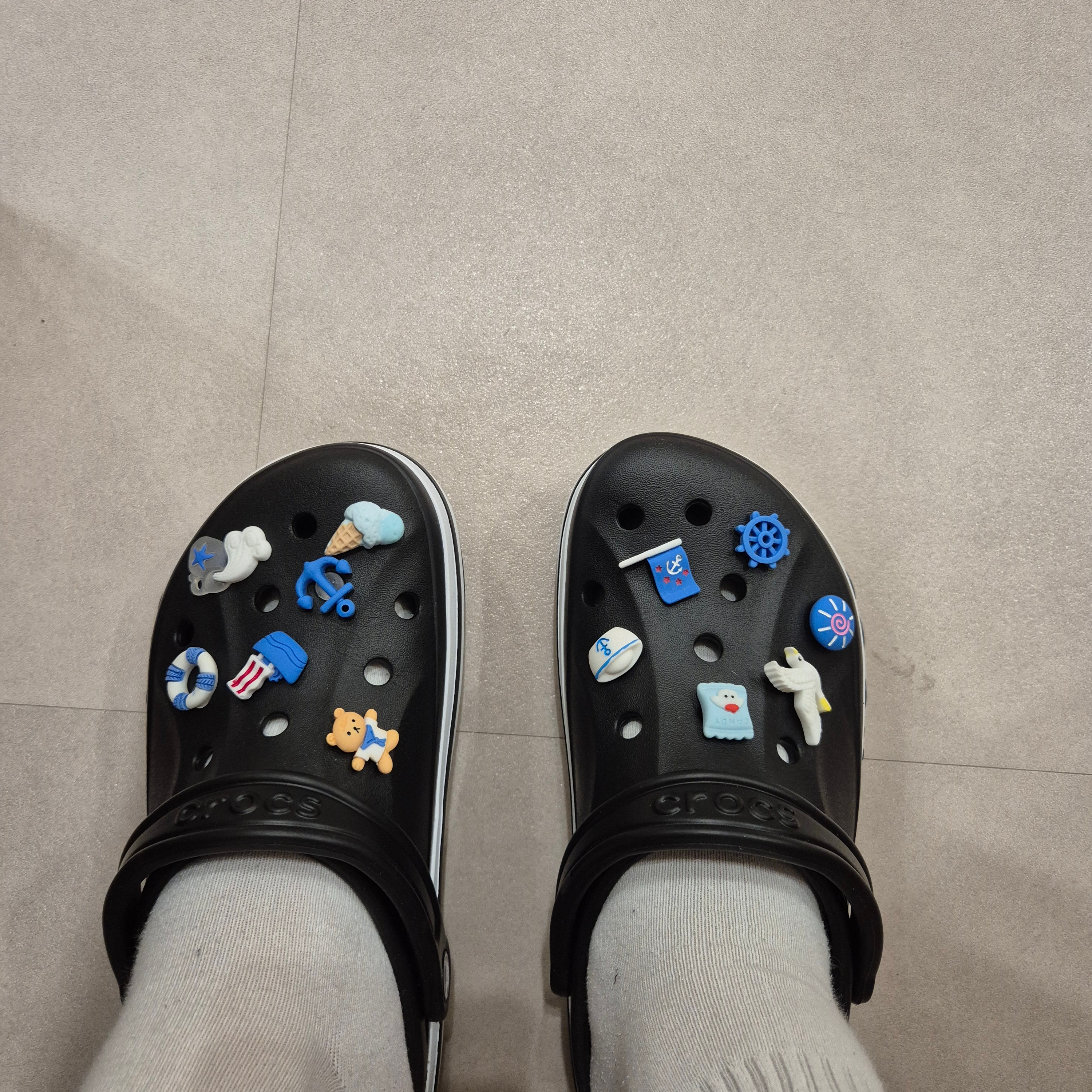 Crocs Bayaband Clog Black White 착용 스타일