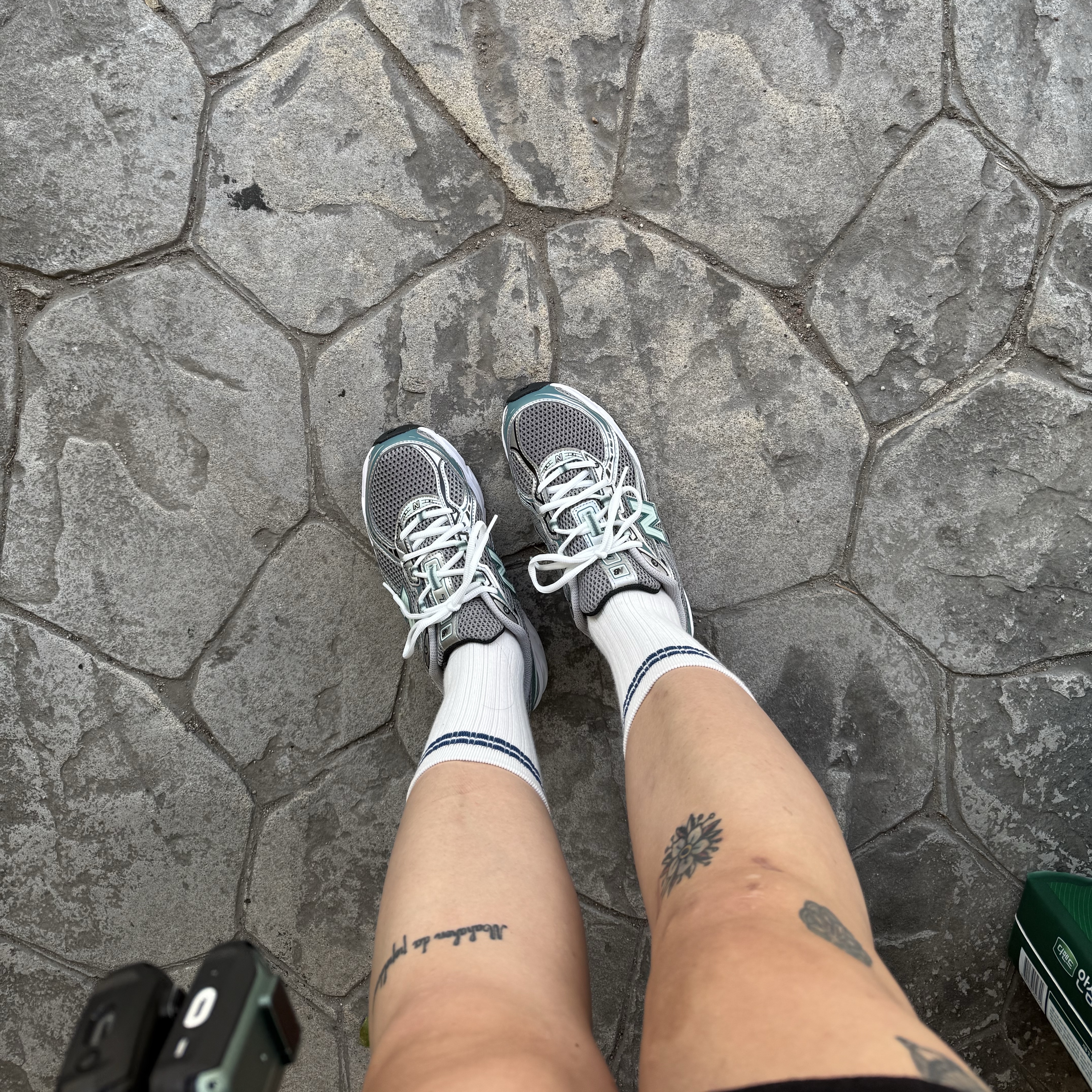 New Balance 740 Silver Metallic New Spruce 착용 스타일 - 1