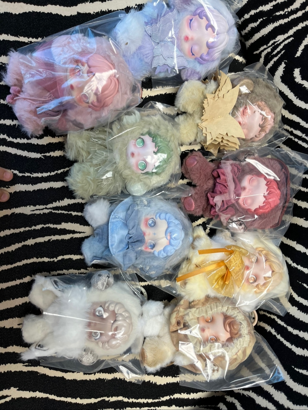 Pop Mart Skullpanda L’Impressionnisme Series Plush Doll (9 Blind Boxes) 착용 스타일