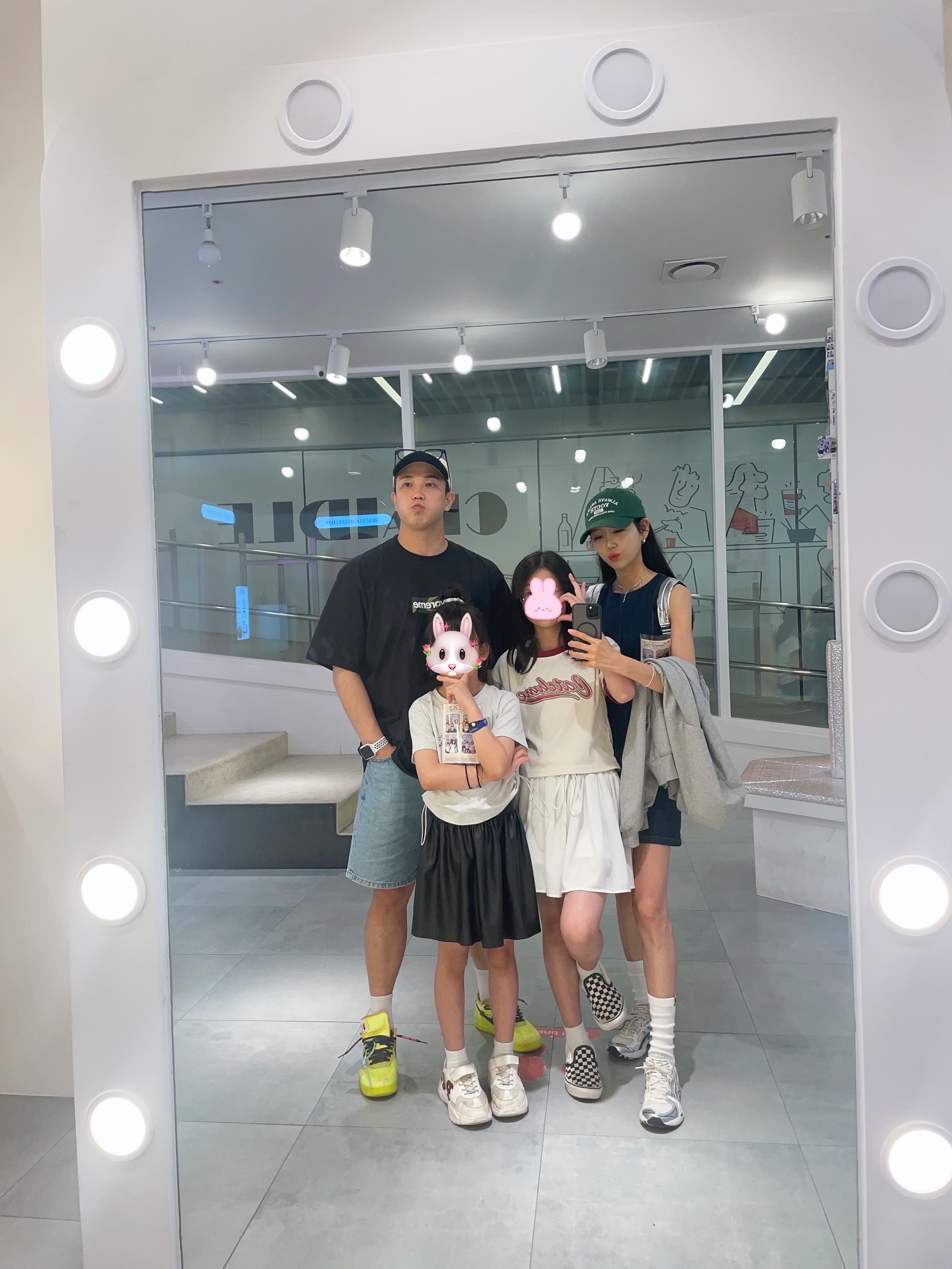 Nike x Off-White Air Force 1 Low Volt, Supreme Box Logo T-Shirt Black - 23FW 착용 스타일