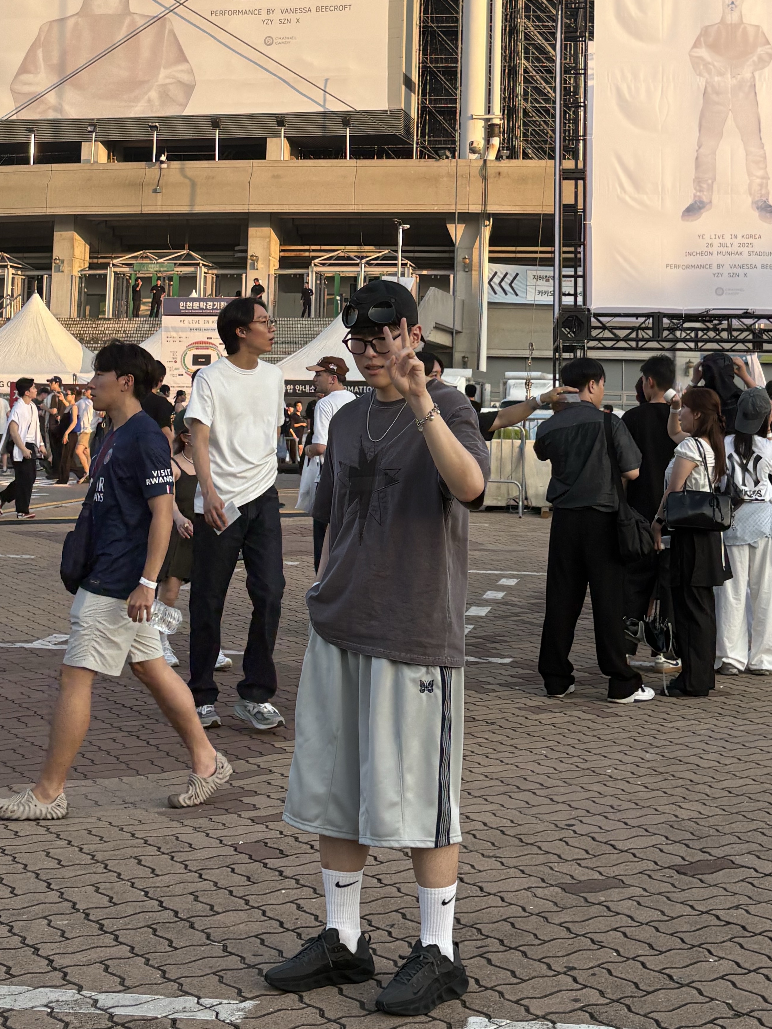 Nike x Hyein Seo Ava Rover Black, Needles x LHP Track Shorts Poly Smooth Grey 착용 스타일