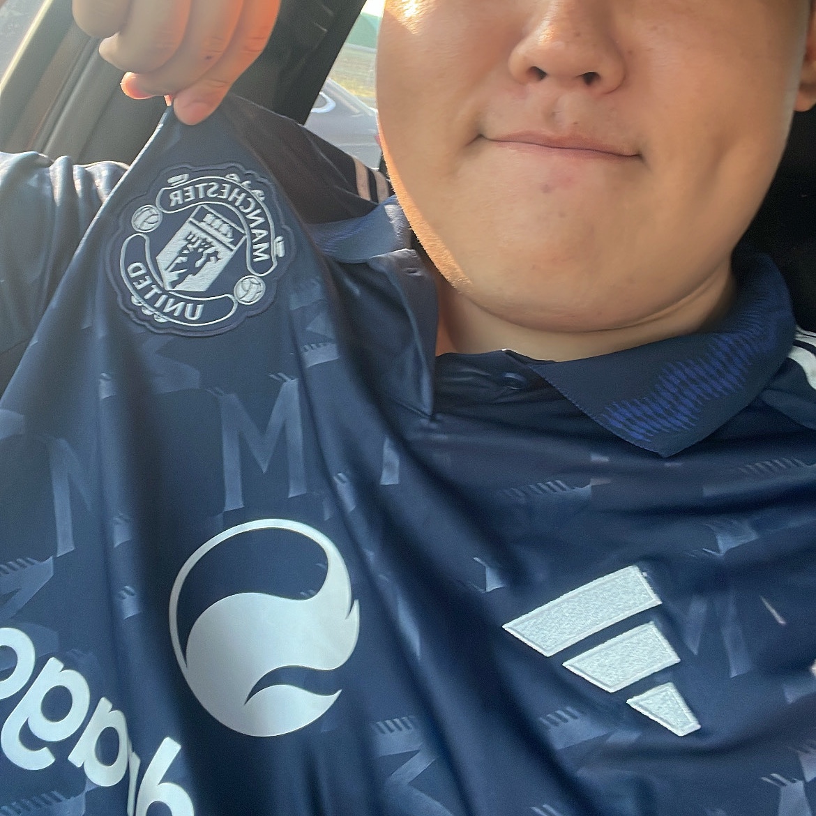 Adidas Manchester United 2024/25 Away Jersey Night Indigo - US Sizing (Non Marking Ver.) 착용 스타일