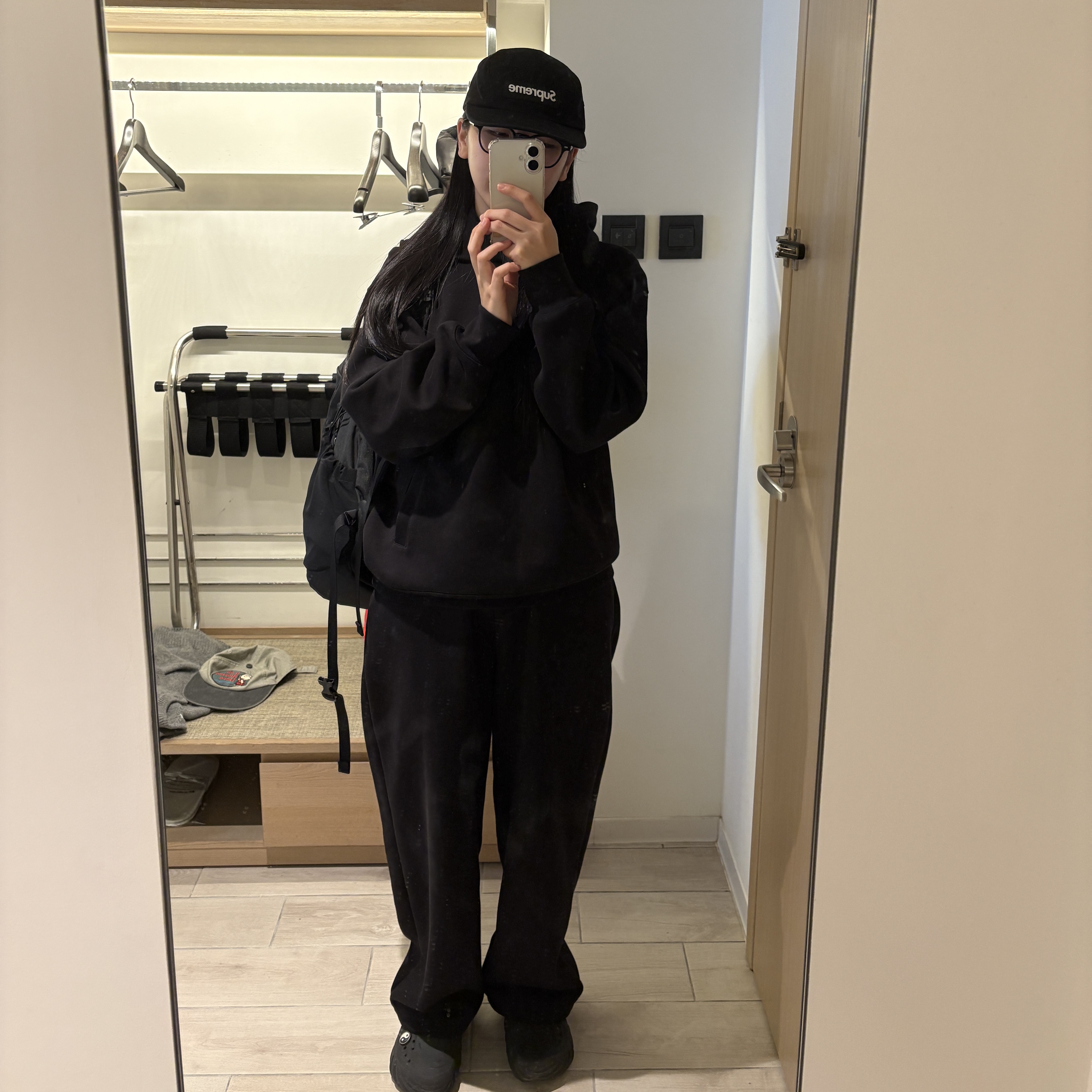 Supreme Washed Chino Twill Camp Cap Black 착용 스타일