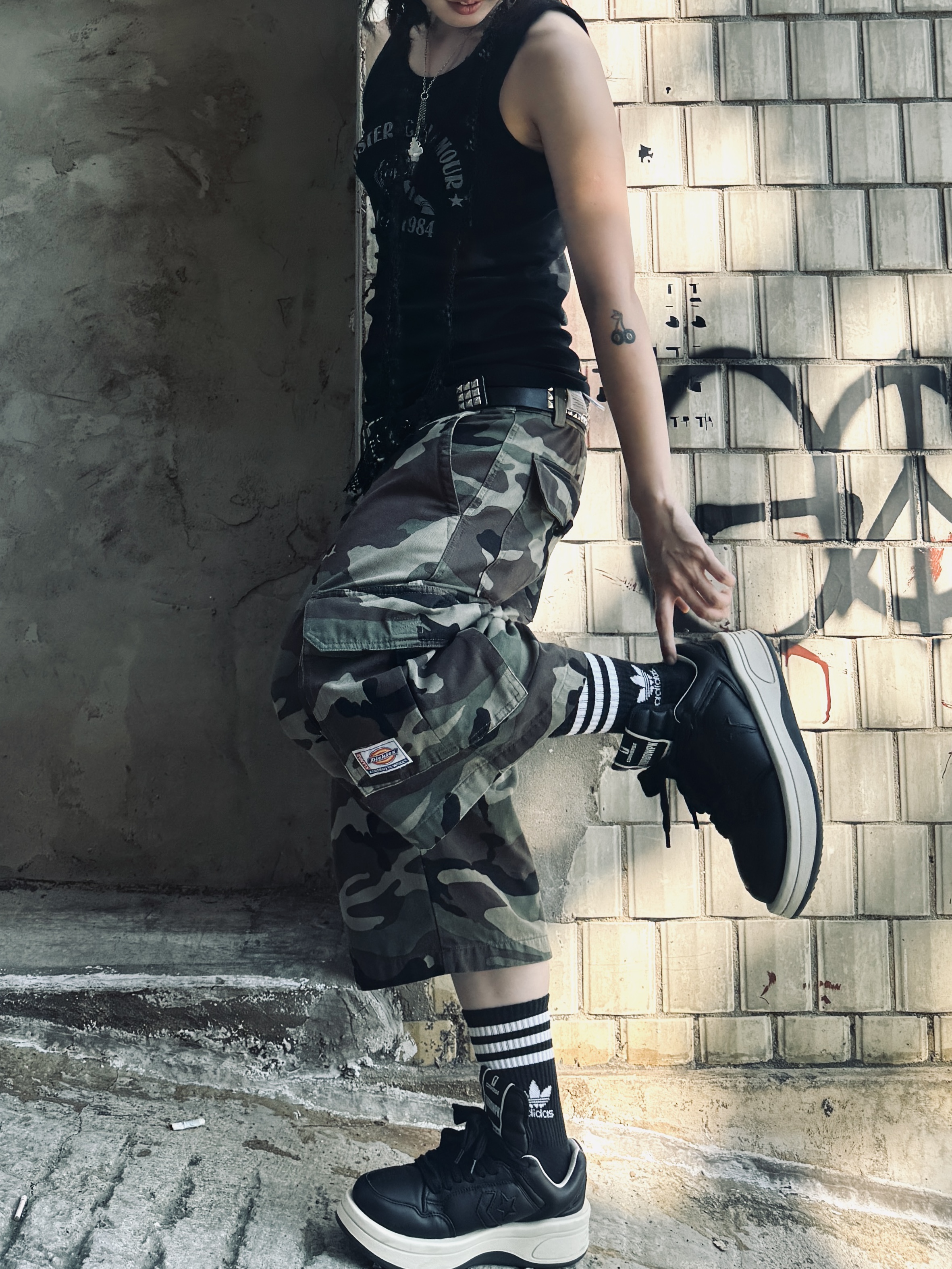 AEAE Ae Symbol Angel Wing Cap Camo, Converse x Drkshdw Turbowpn Ox Black 착용 스타일 - 3