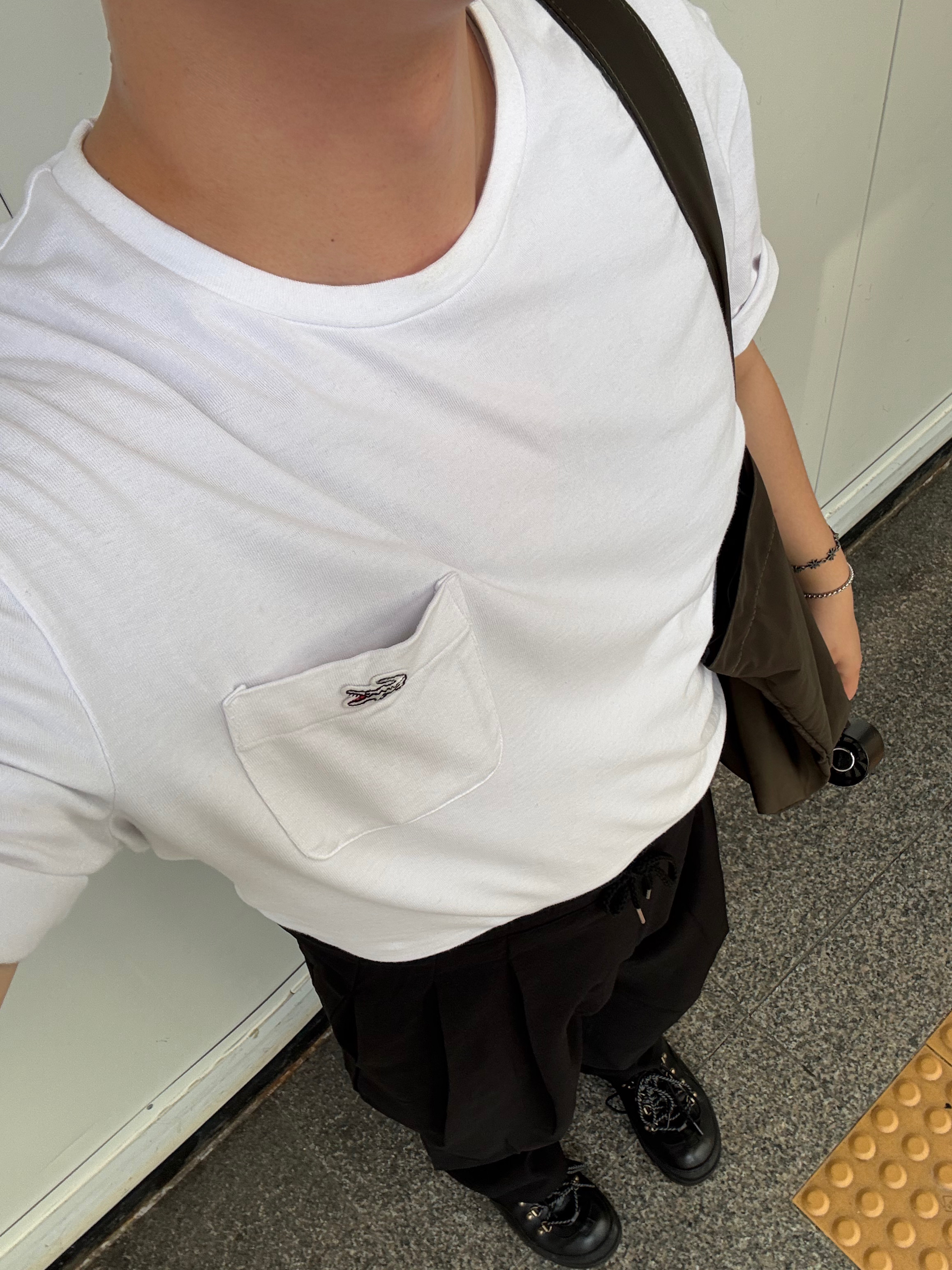 Ader Error Sig; TRS/BL Tag T-Shirt 01 Black, Timberland Premium Waterproof Chukka Boot Wheat Nubuck - Wide 착용 스타일 - 3