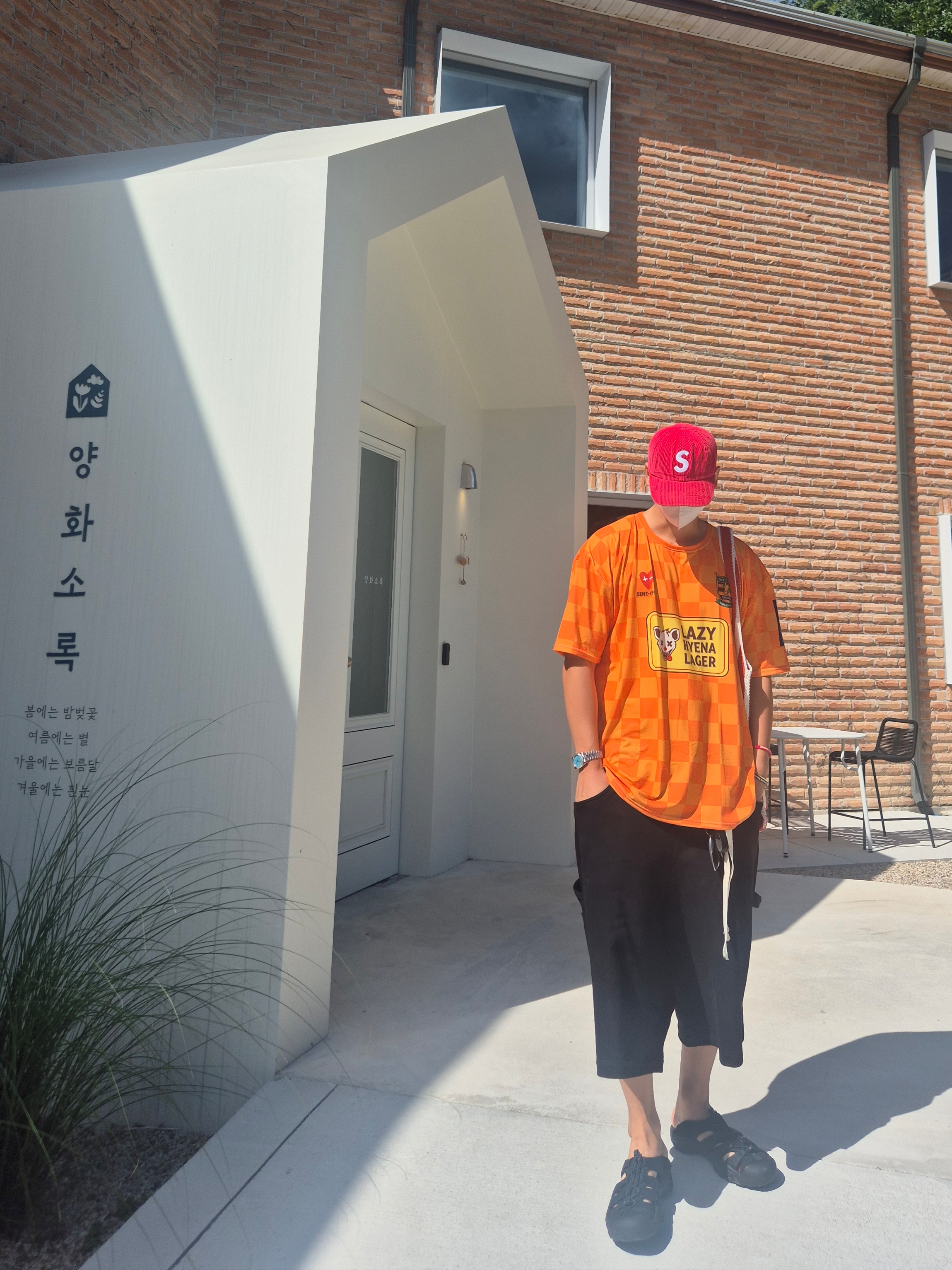 Supreme Corduroy S Logo 6-Panel Bright Red - 24FW, MJD Wide Carpenter Bermuda Shorts Black 착용 스타일 - 1