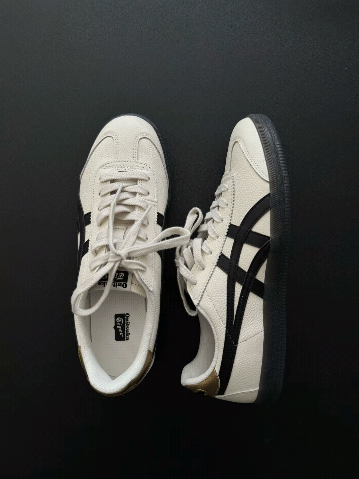 Onitsuka Tiger Tokuten White Black 착용 스타일 - 3