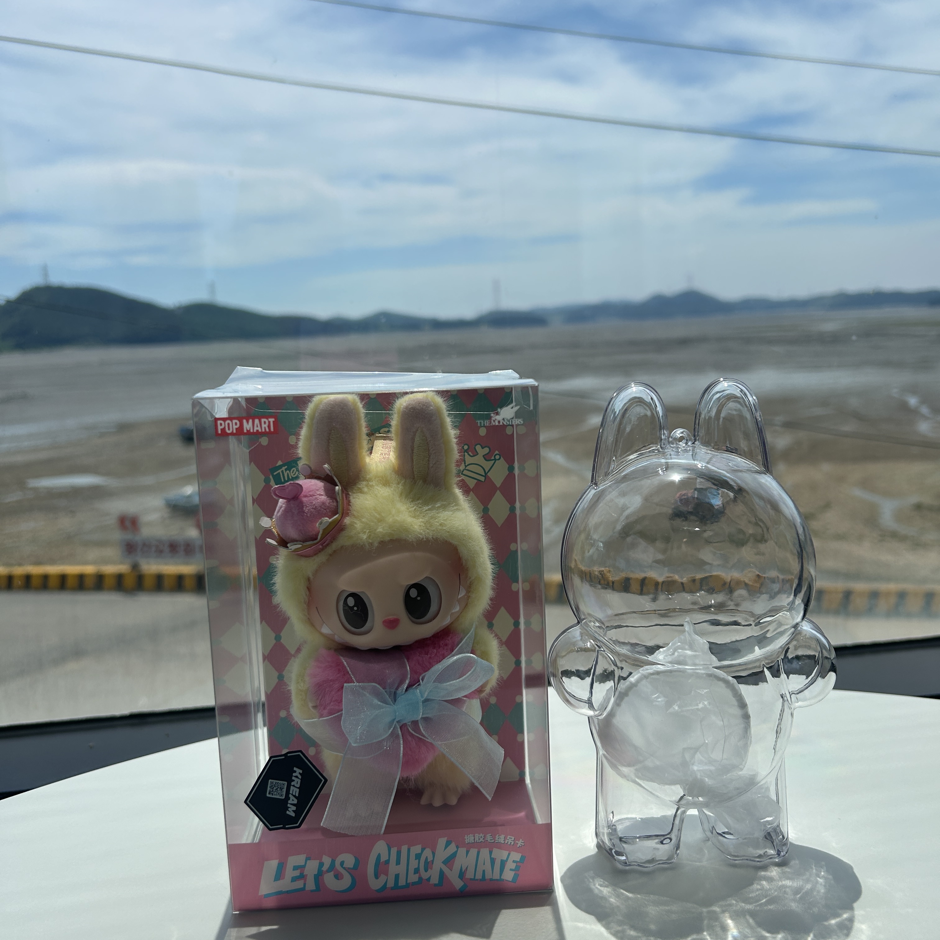 Pop Mart The Monsters Checkmate Series Plush Keyring μ°©μ© μ€νμΌ