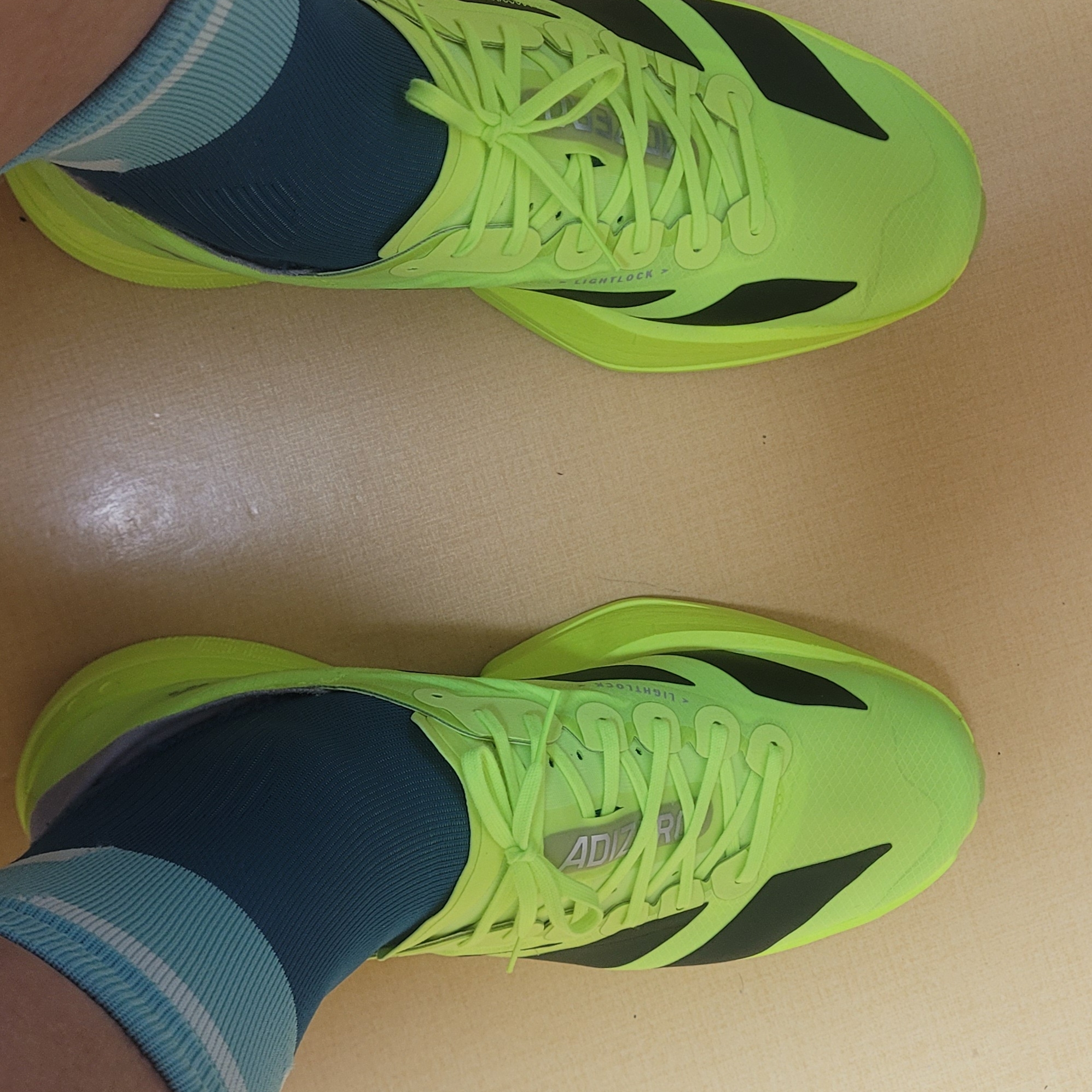 Adidas Adizero Adios Pro 4 Lucid Lemon Core Black 착용 스타일 - 2