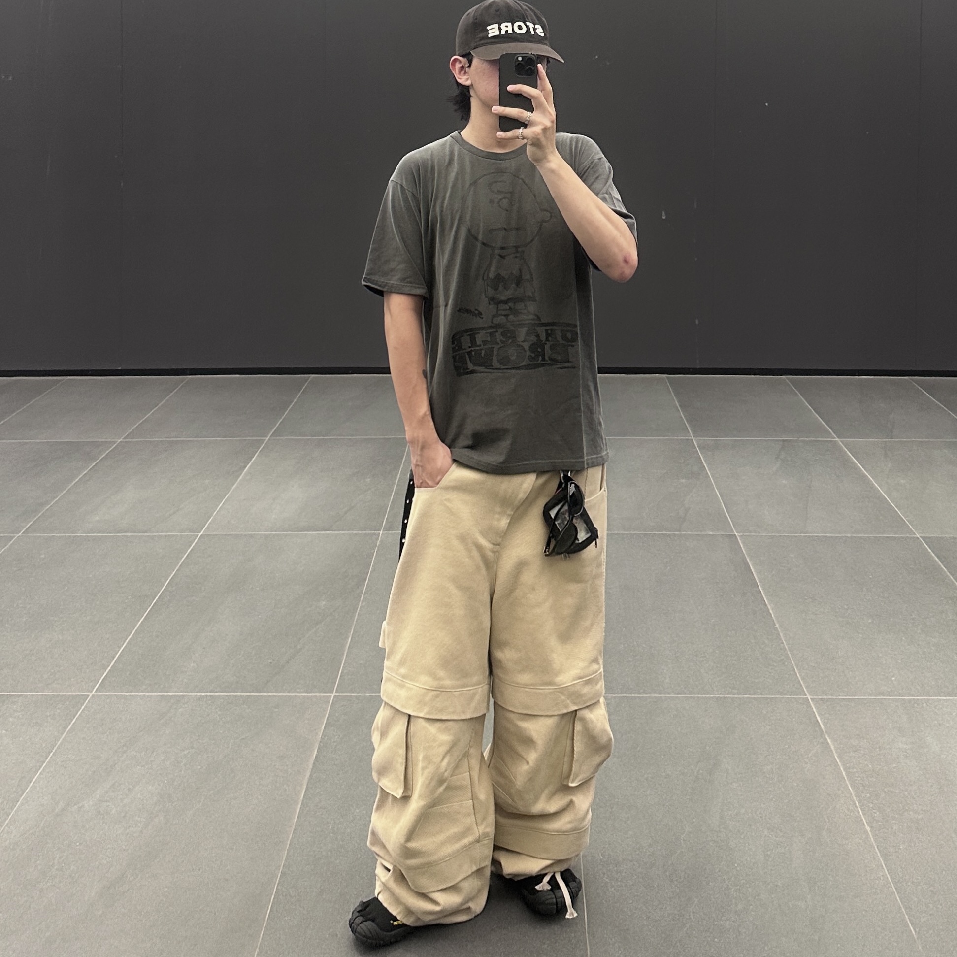 Kamien Titan Baggy Pants Beige, Balenciaga Toe Lace-Up Vibram Sneakers Black 착용 스타일 - 3