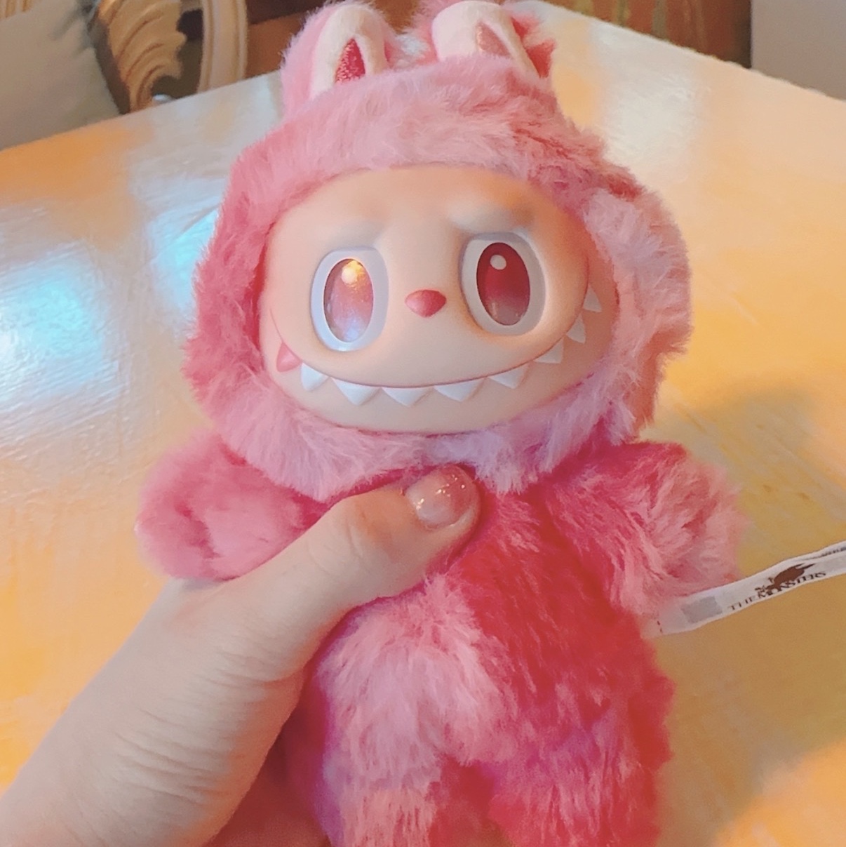 Pop Mart Labubu The Monsters Highlight Series Sealed Case (Bundle of 2/1 Blind Box) 착용 스타일