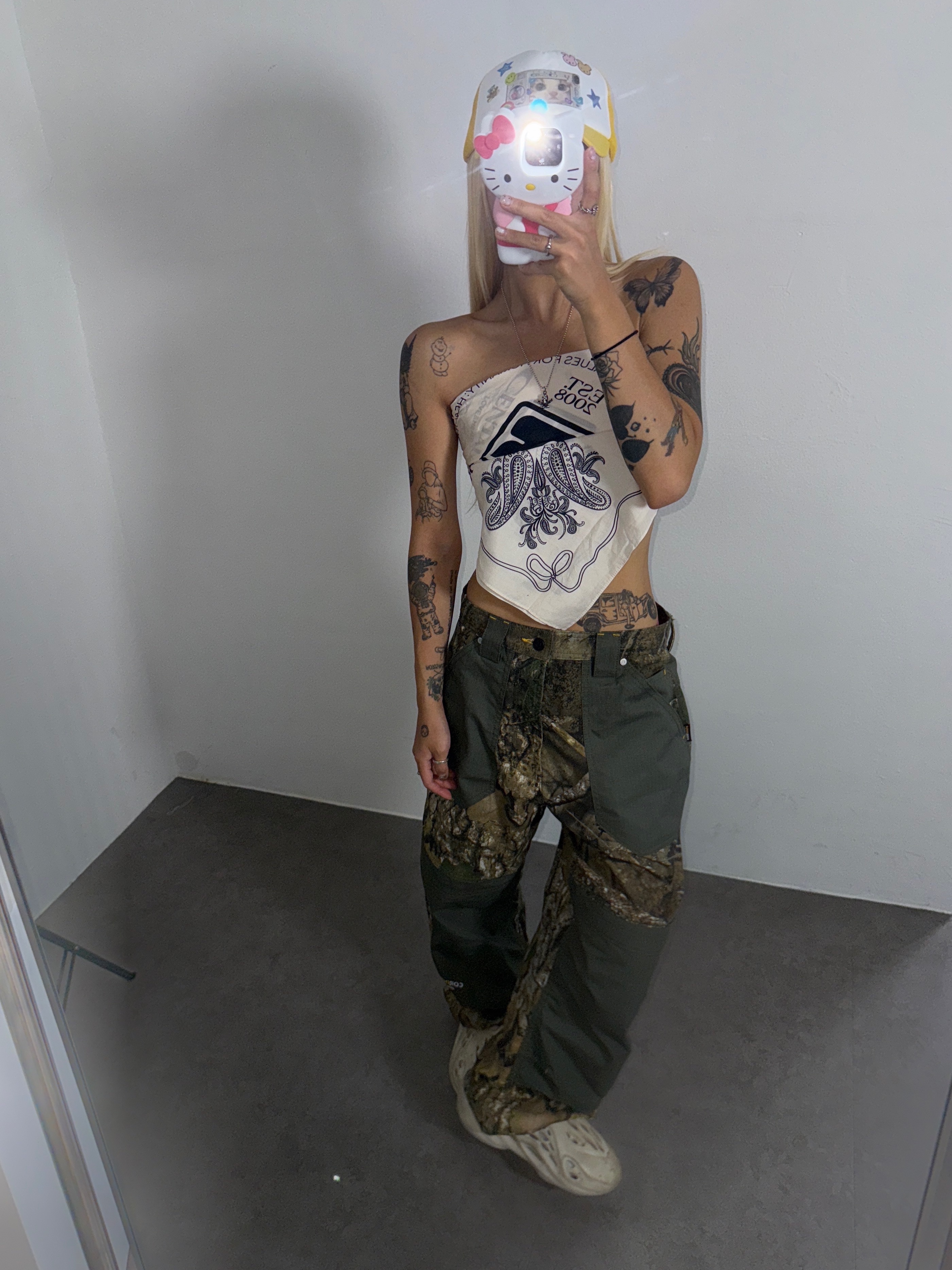 Palace Cordura Duck Canvas Jean Realtree - 24FW, Adidas Yeezy Foam RNNR Sand 착용 스타일