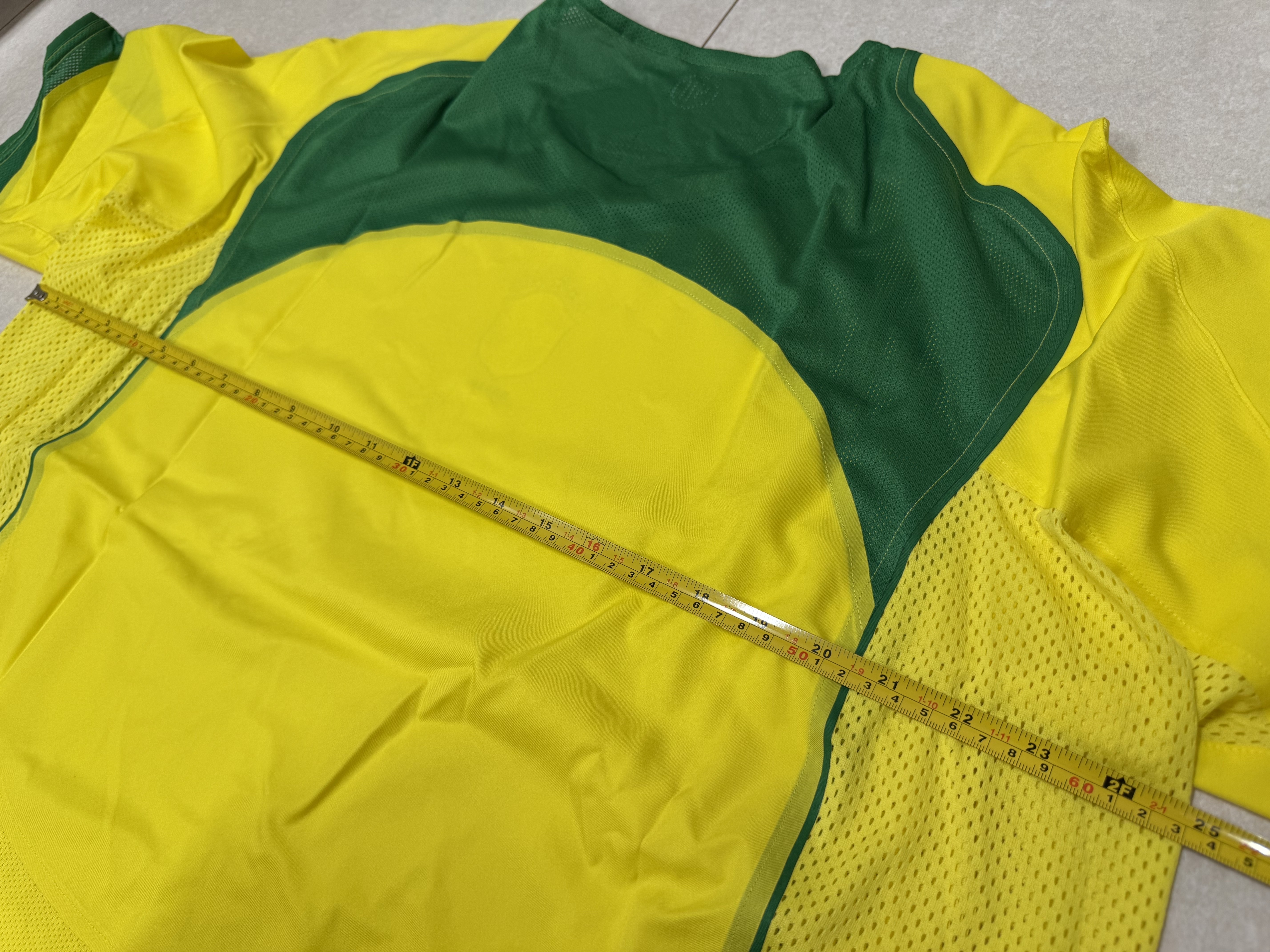 Nike Brazil 2004 Total 90 Reissue Soccer Replica Jersey (Non Marking Ver.) 착용 스타일 - 5