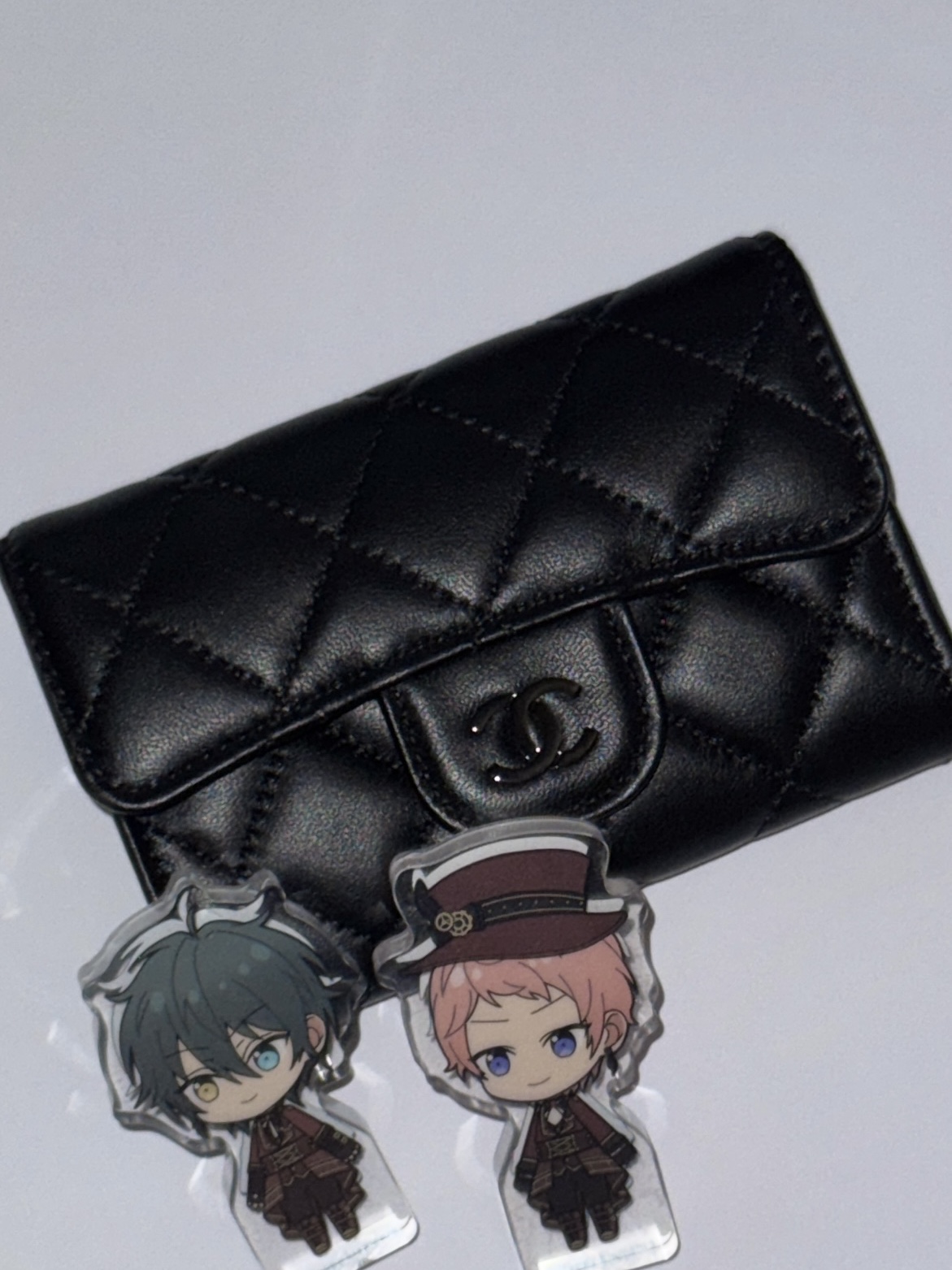Chanel Classic Card Holder Lambskin & Black Black 착용 스타일 - 2