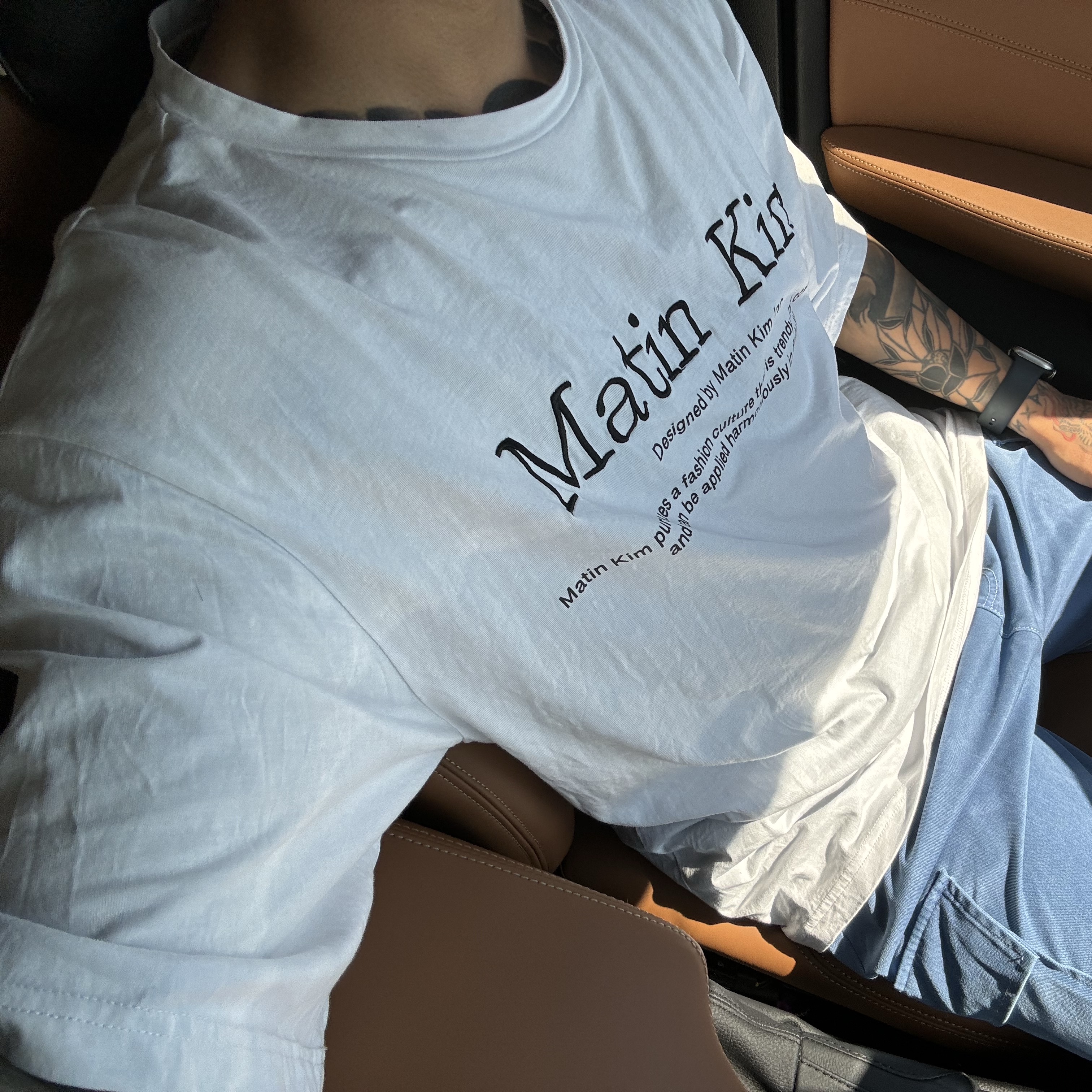 Matin Kim Heritage Logo Top White 착용 스타일 - 1