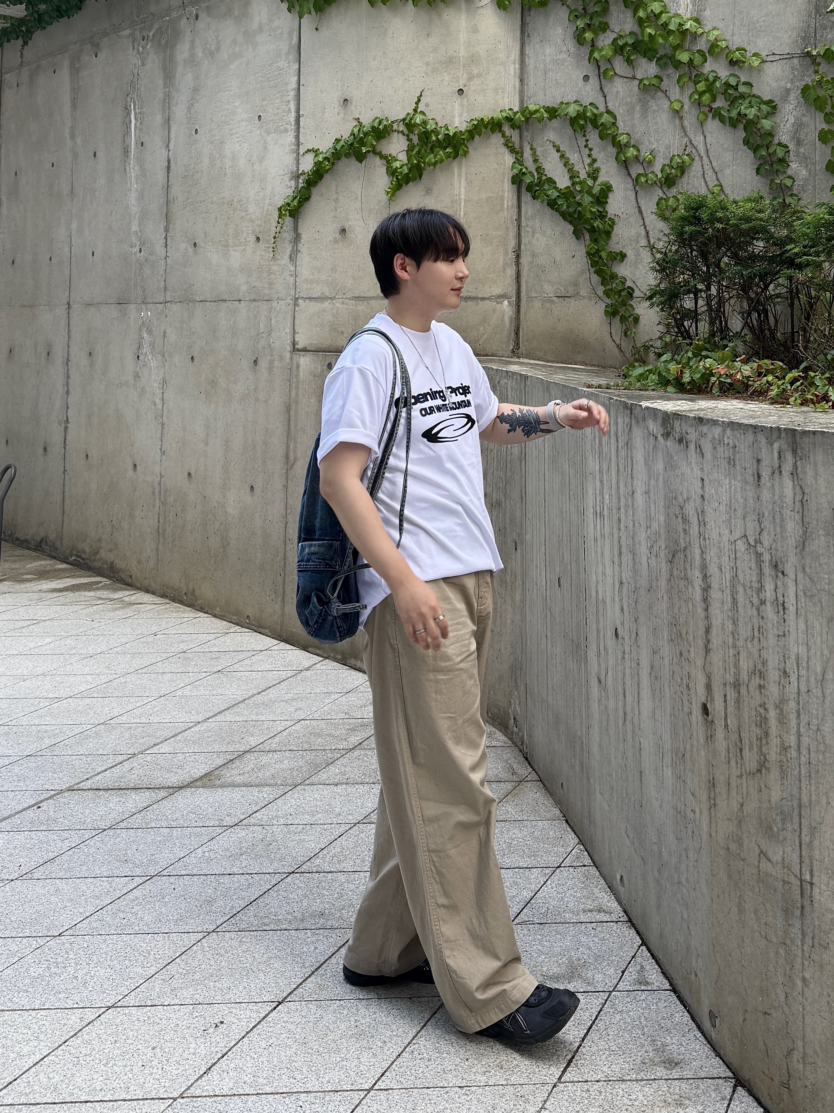 Opening Project Identity T-Shirt White, (W) On Running x Post Archive Faction (Paf) Cloudventure Peak Cacao Espresso 착용 스타일 - 2