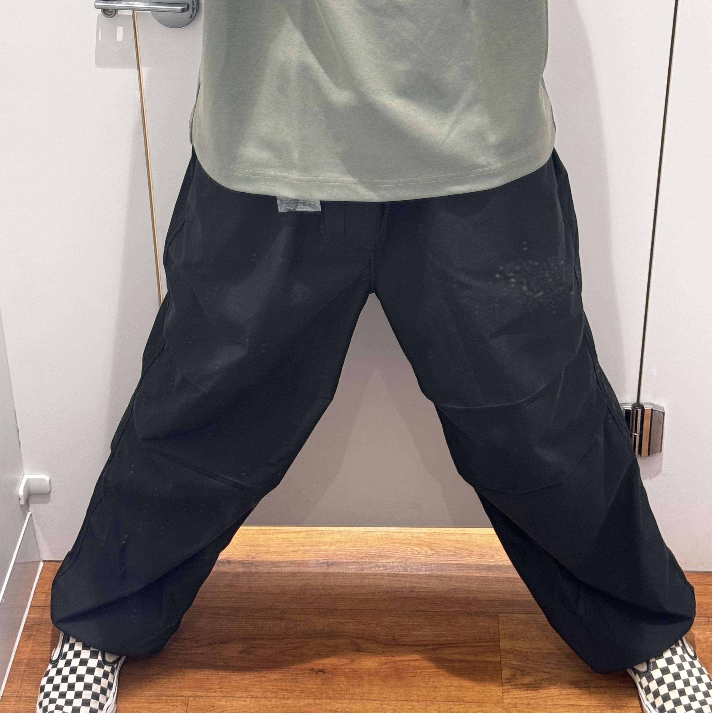 Vans Slip-On Checkerboard, Carhartt WIP Columbia Ripstop Regular Cargo Pants Leather Rinsed 착용 스타일 - 2